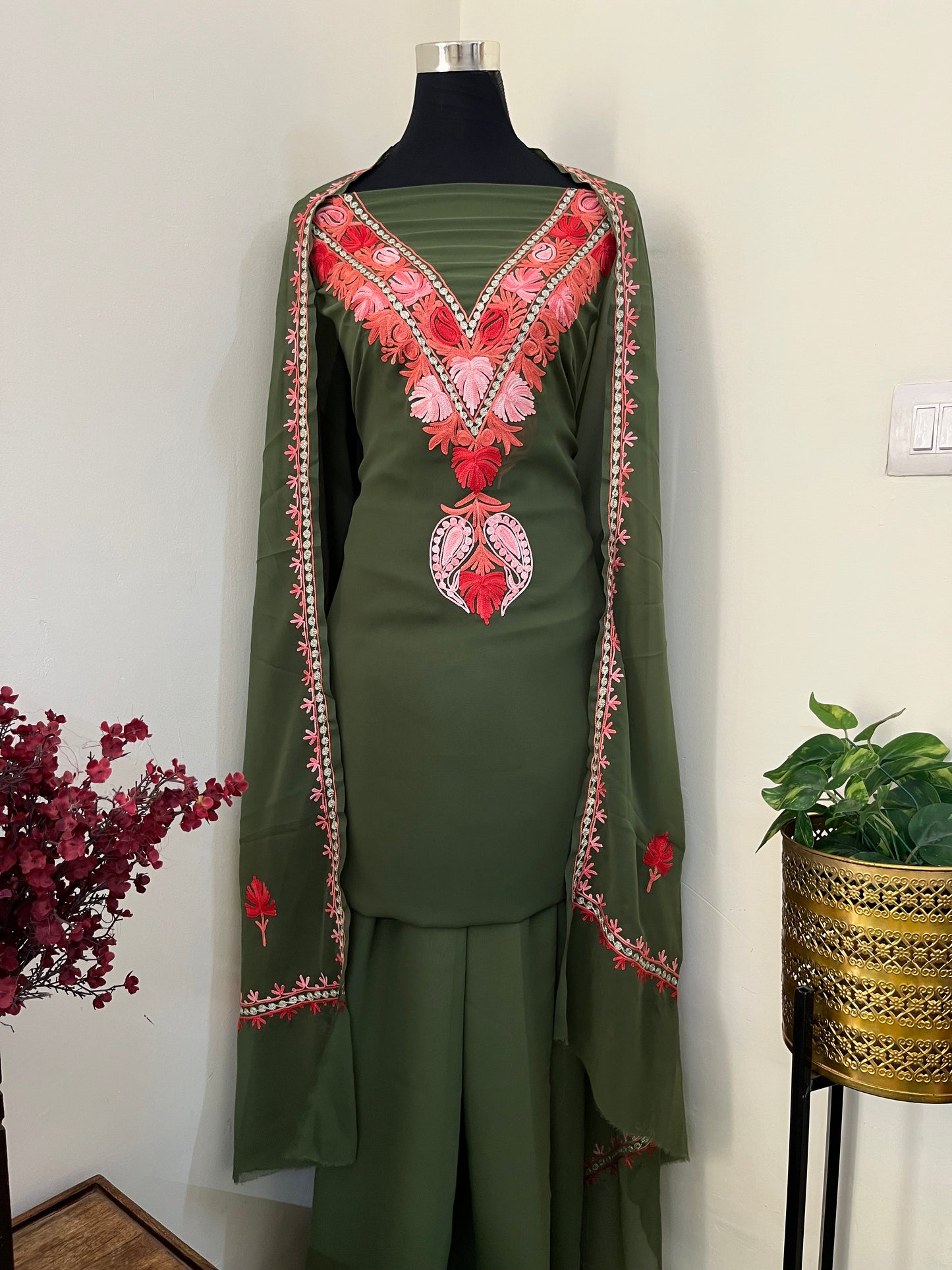 Green Georgette 3 Pc Aari Embroidered Suit Set