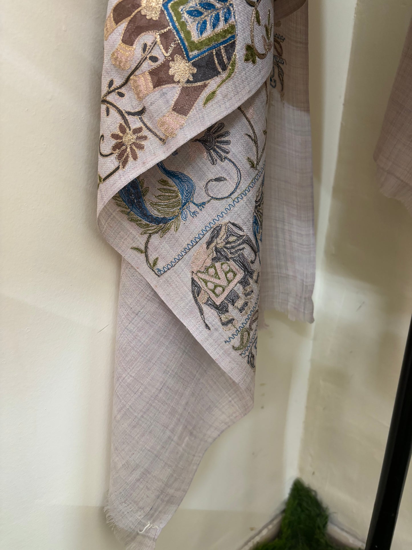 Faun Haathi Baag Kashmiri Stole