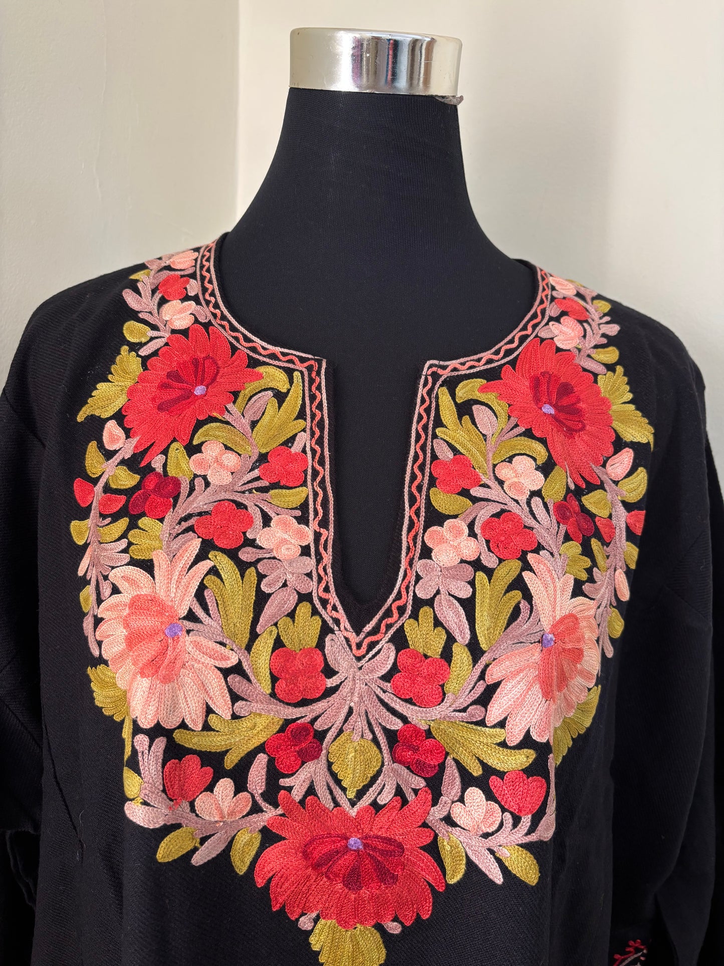 Black Aari Embroidered Wool Pheran