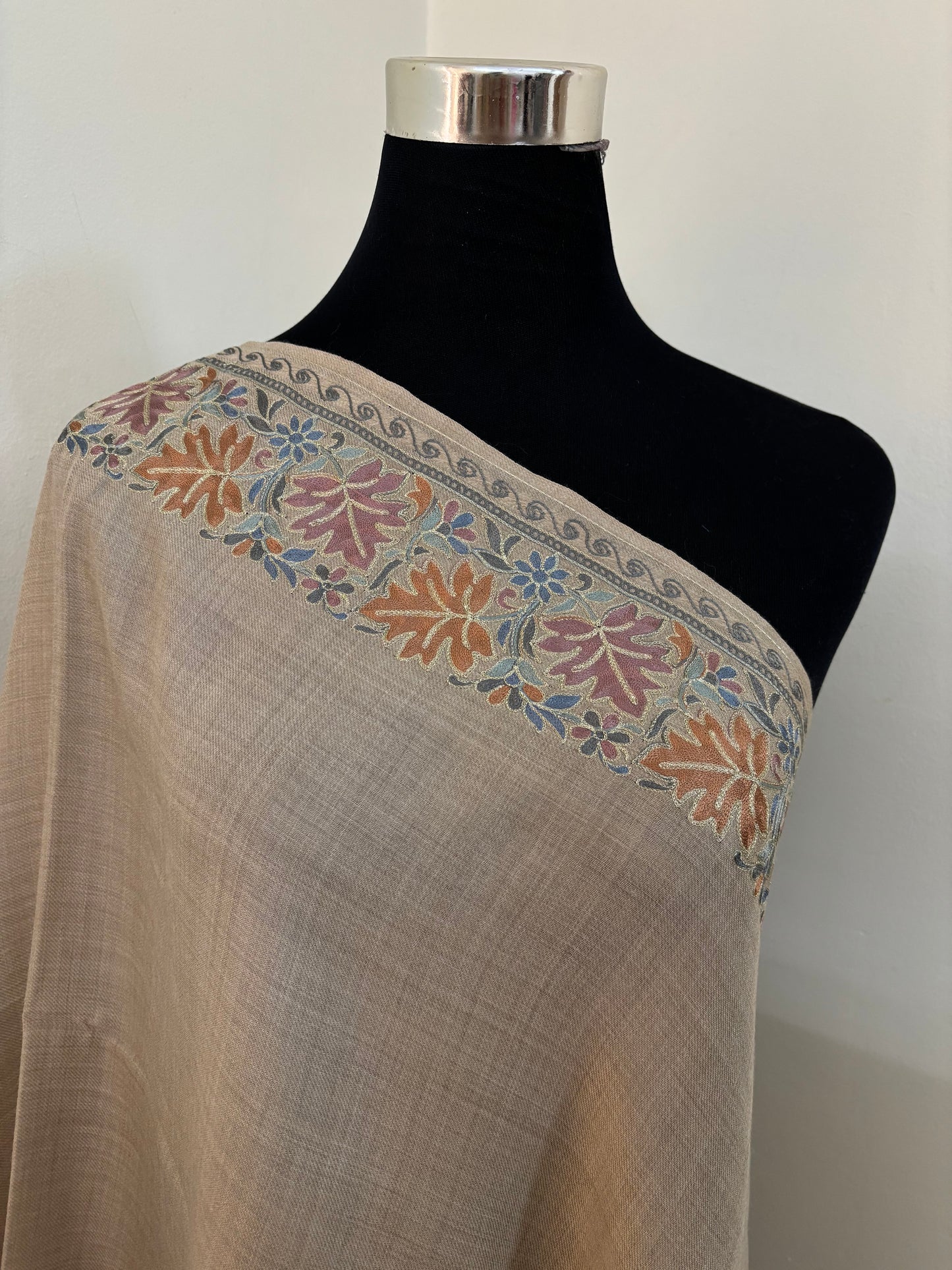 Beige Chinaar Border Kashmiri Stole