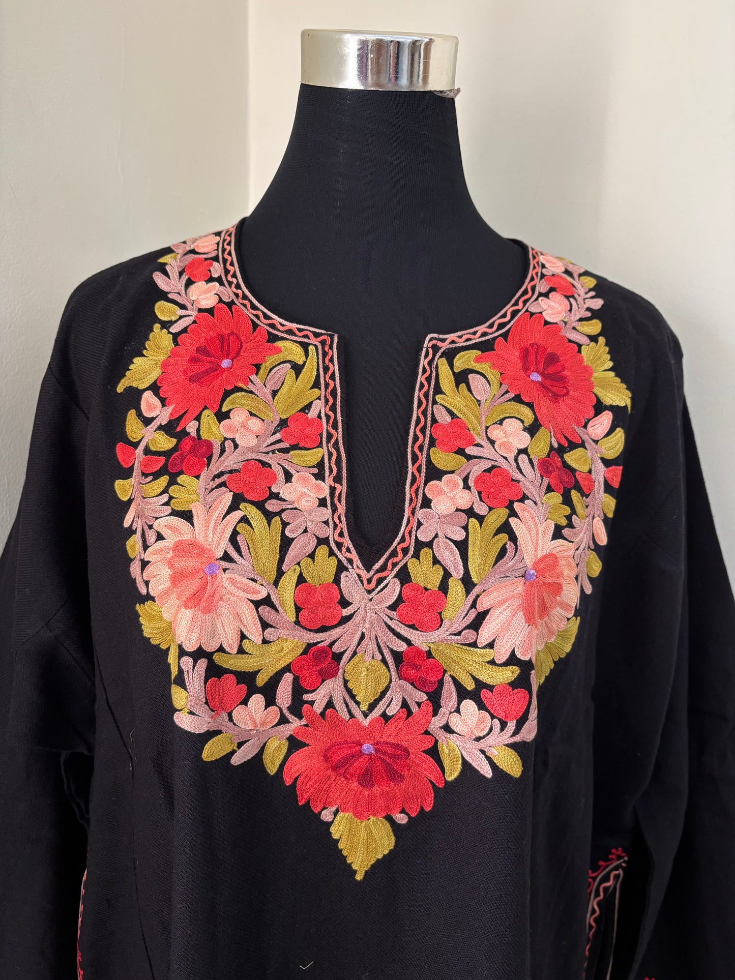 Black Aari Embroidered Wool Pheran