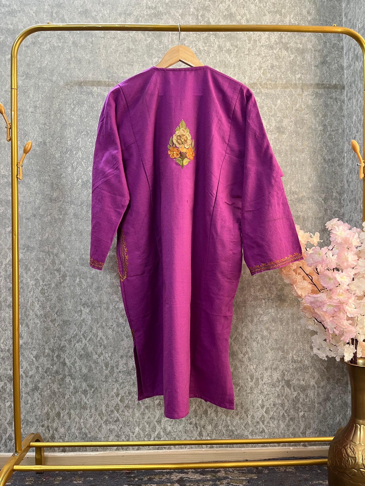 Mauve Aari Embroidered Wool Pheran