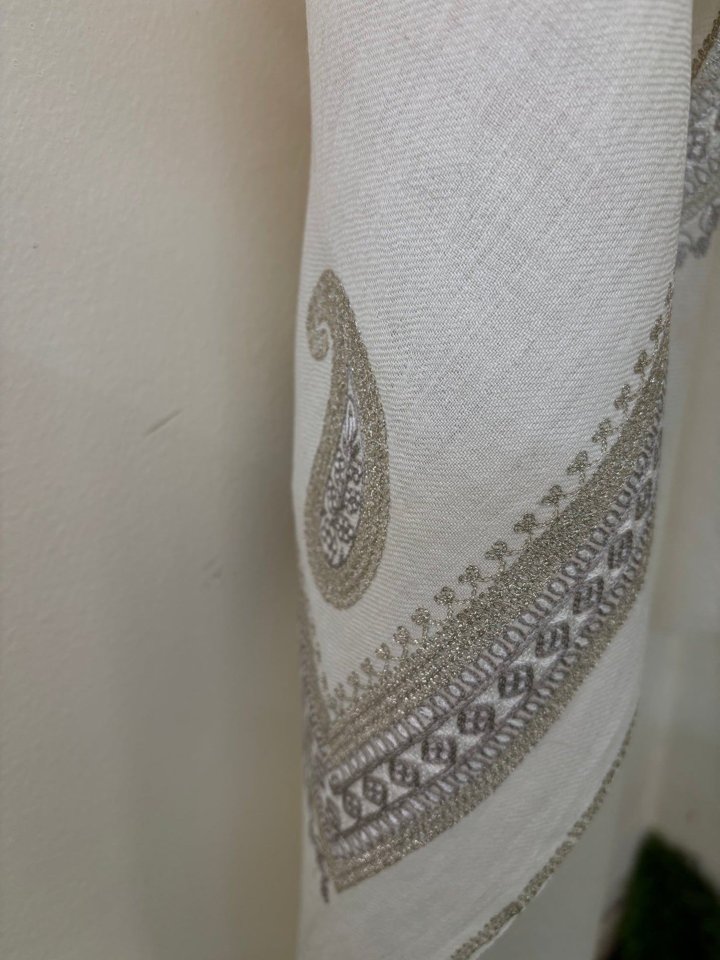 Cream Baadam Bael Kashmiri Stole