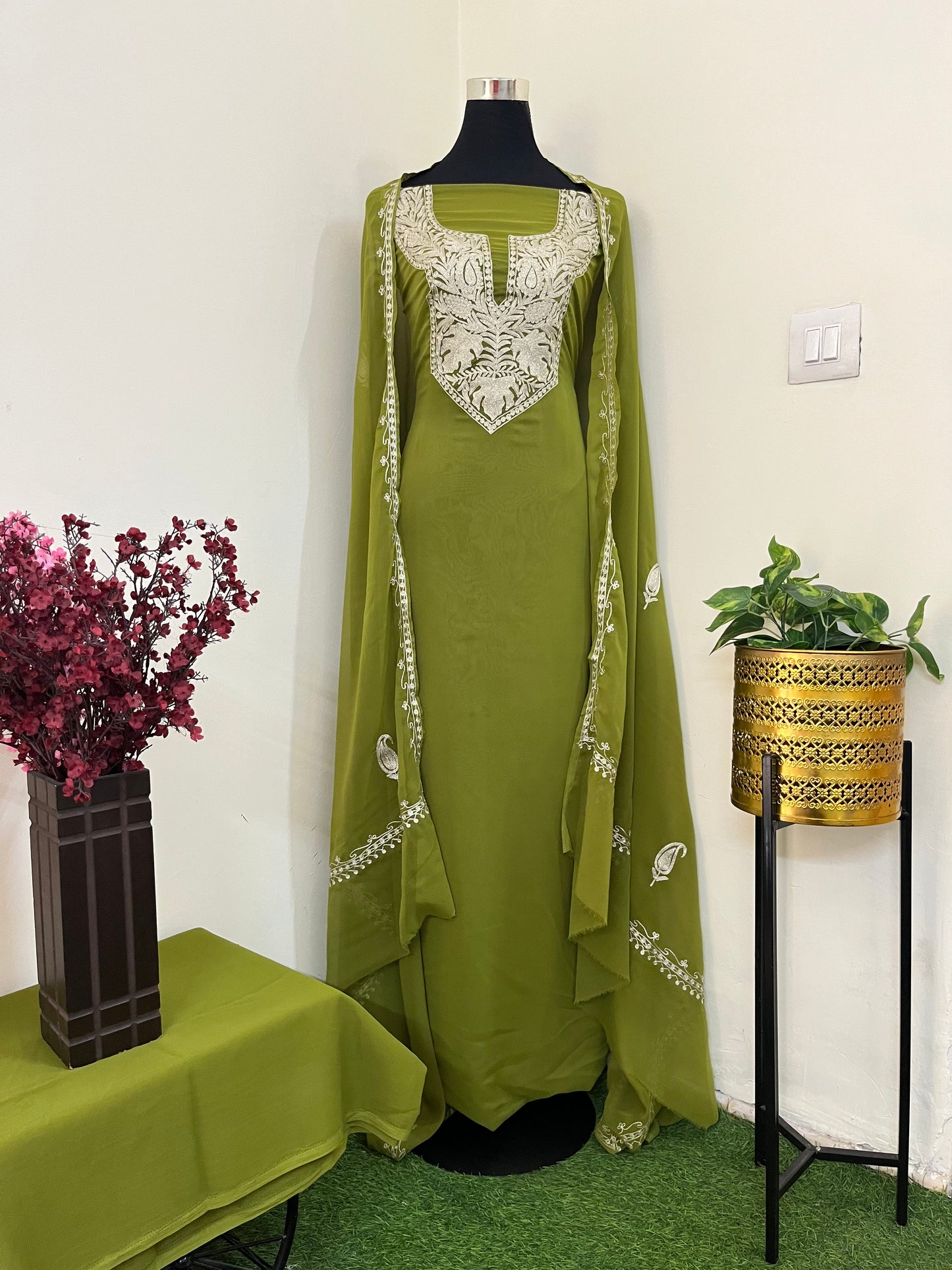 Henna green Georgette 3pc Kashmiri Tilla Suit