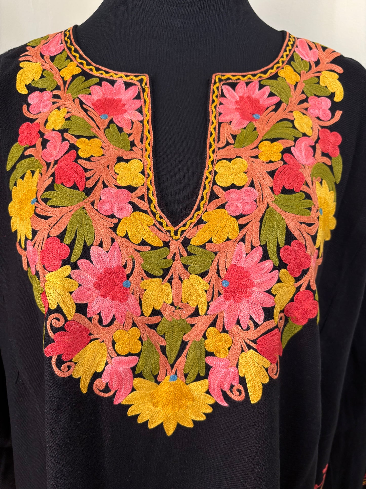 Black Aari Embroidered Wool Pheran