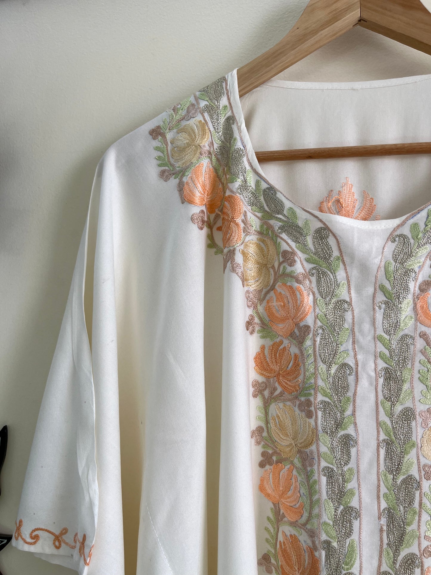 Off White Muslin Cotton Kashmiri Kaftan Set