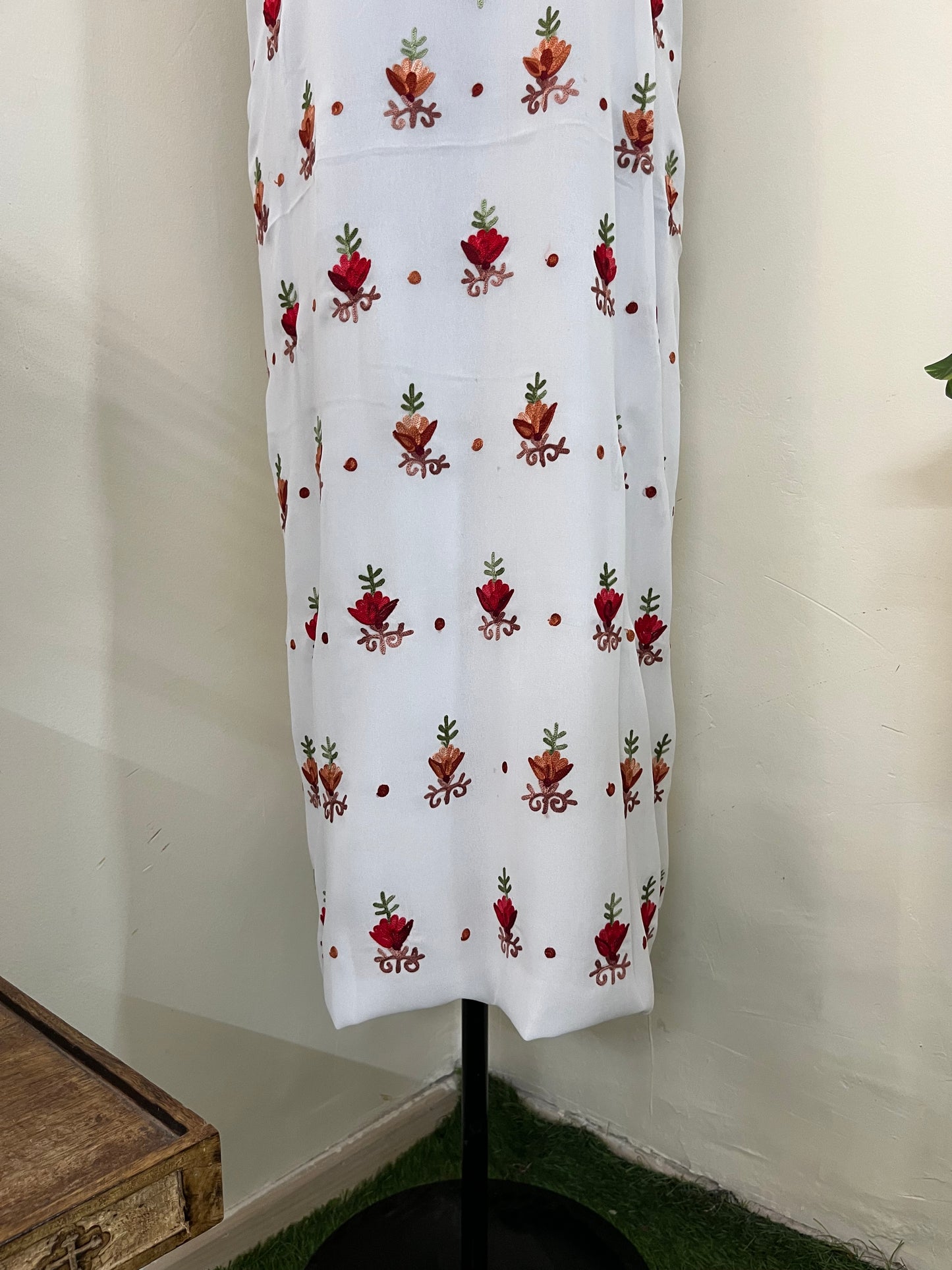 Off White Georgette Kashmiri Kurta Material
