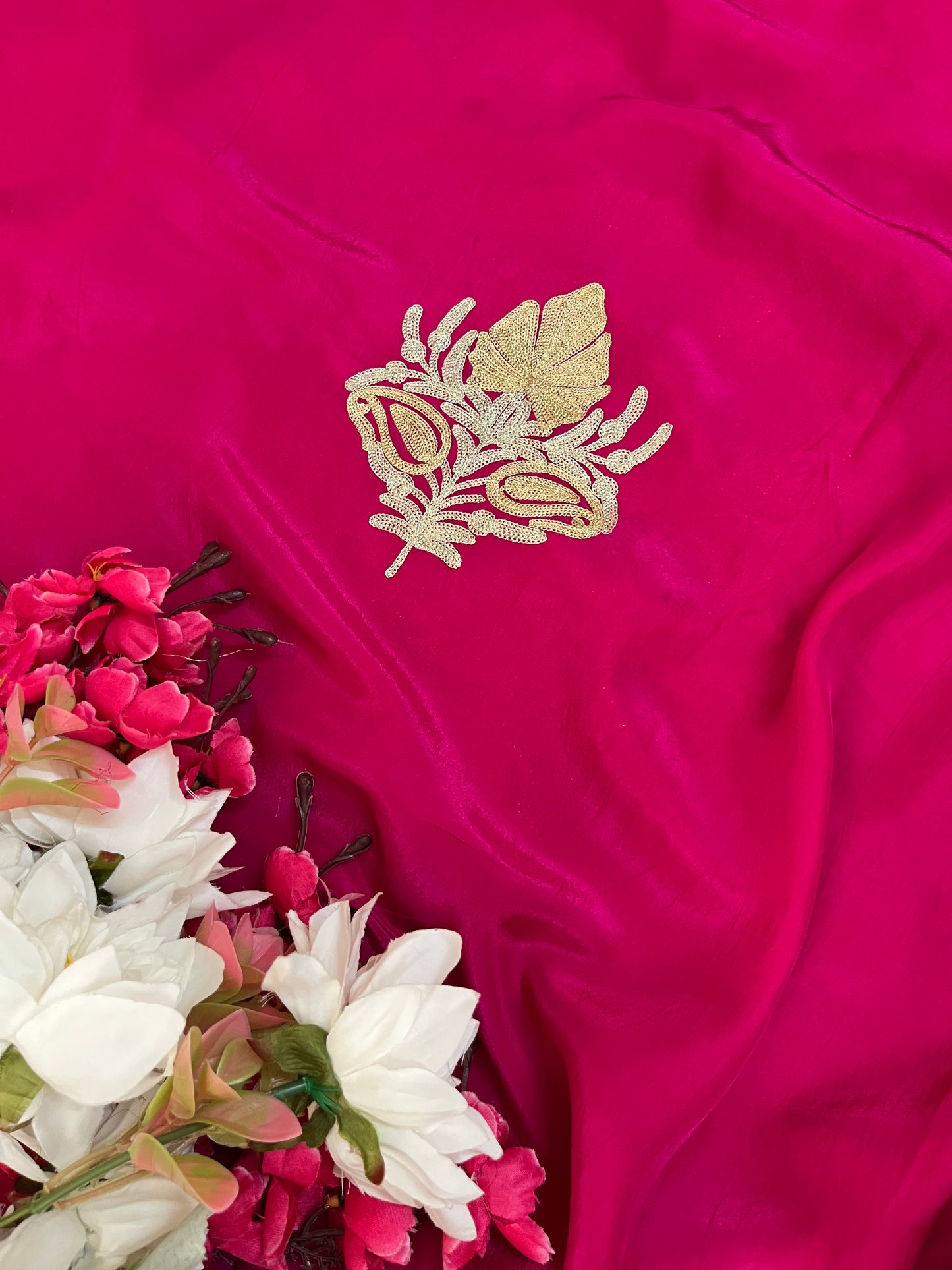 Hot pink Kalaa’Crape Kashmiri Suit