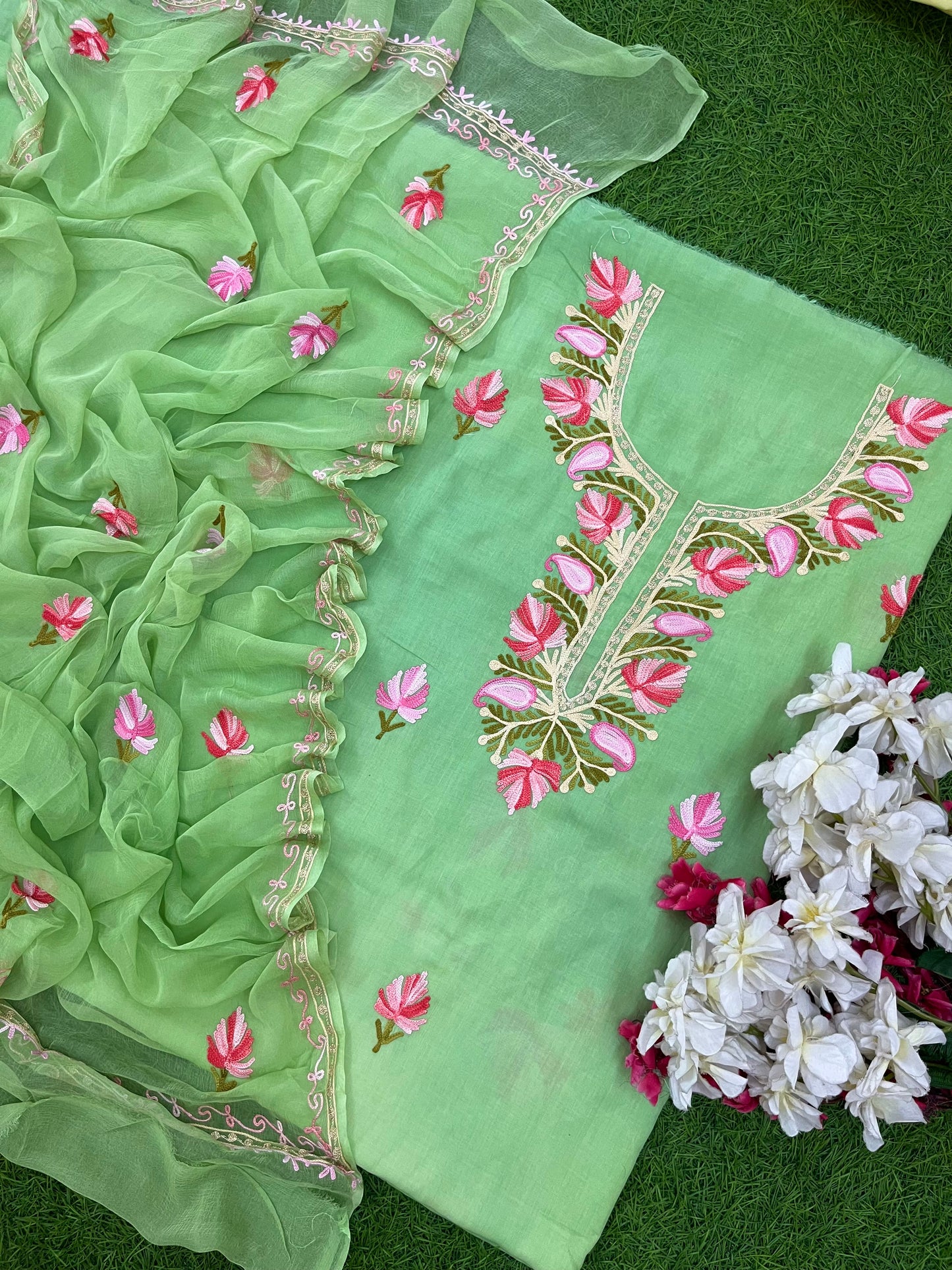 Pastel Green Muslin Cotton Jaal Sleeves Kashmiri 3pc Suit