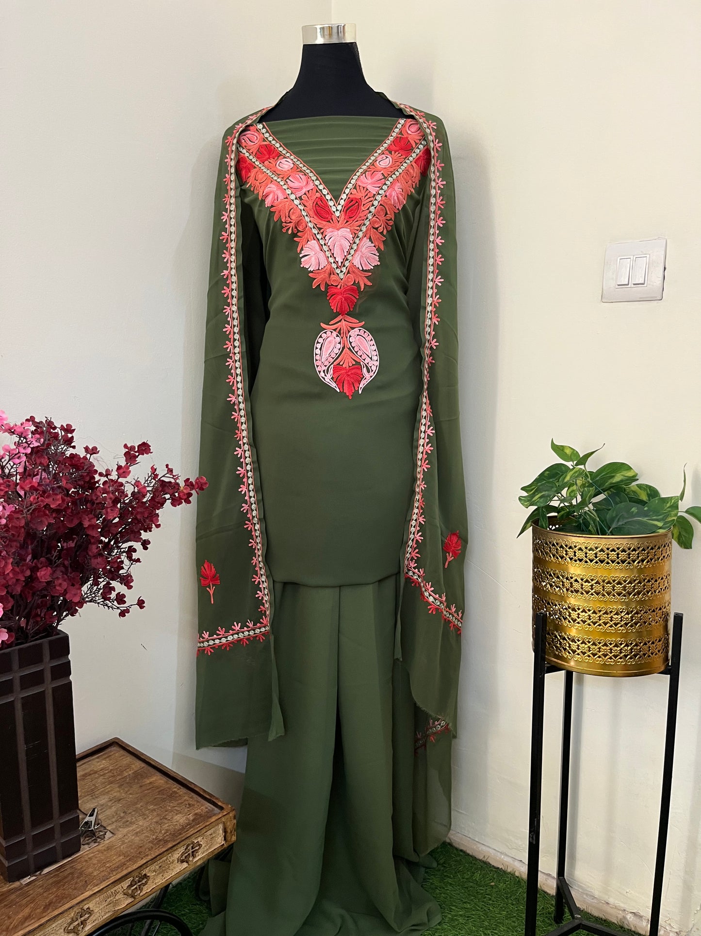 Green Georgette 3 Pc Aari Embroidered Suit Set