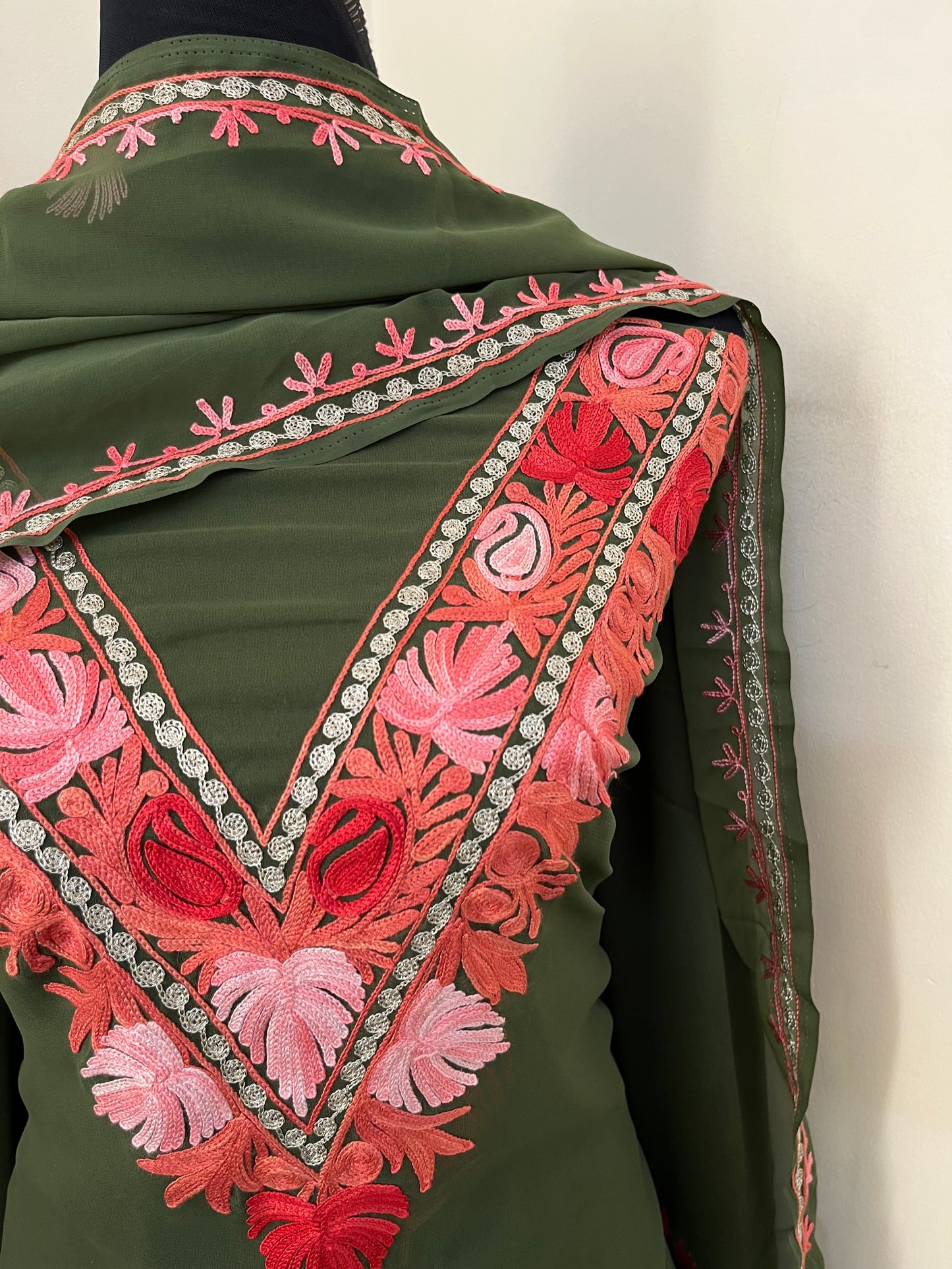 Green Georgette 3 Pc Aari Embroidered Suit Set