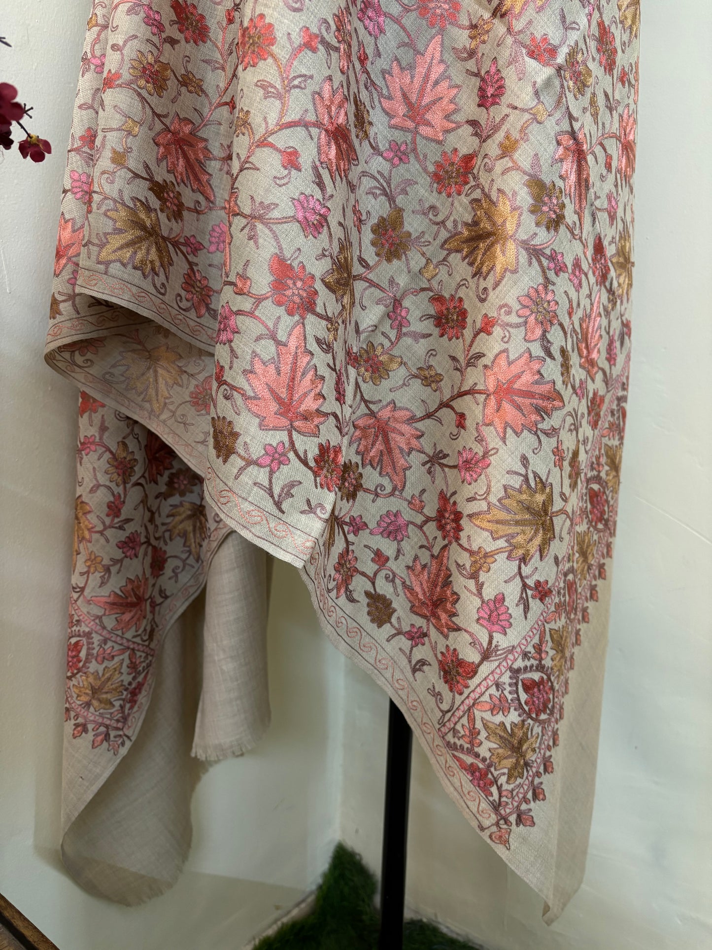 Beige Chinaar Jaal Kashmiri Semi Pashmina Stole