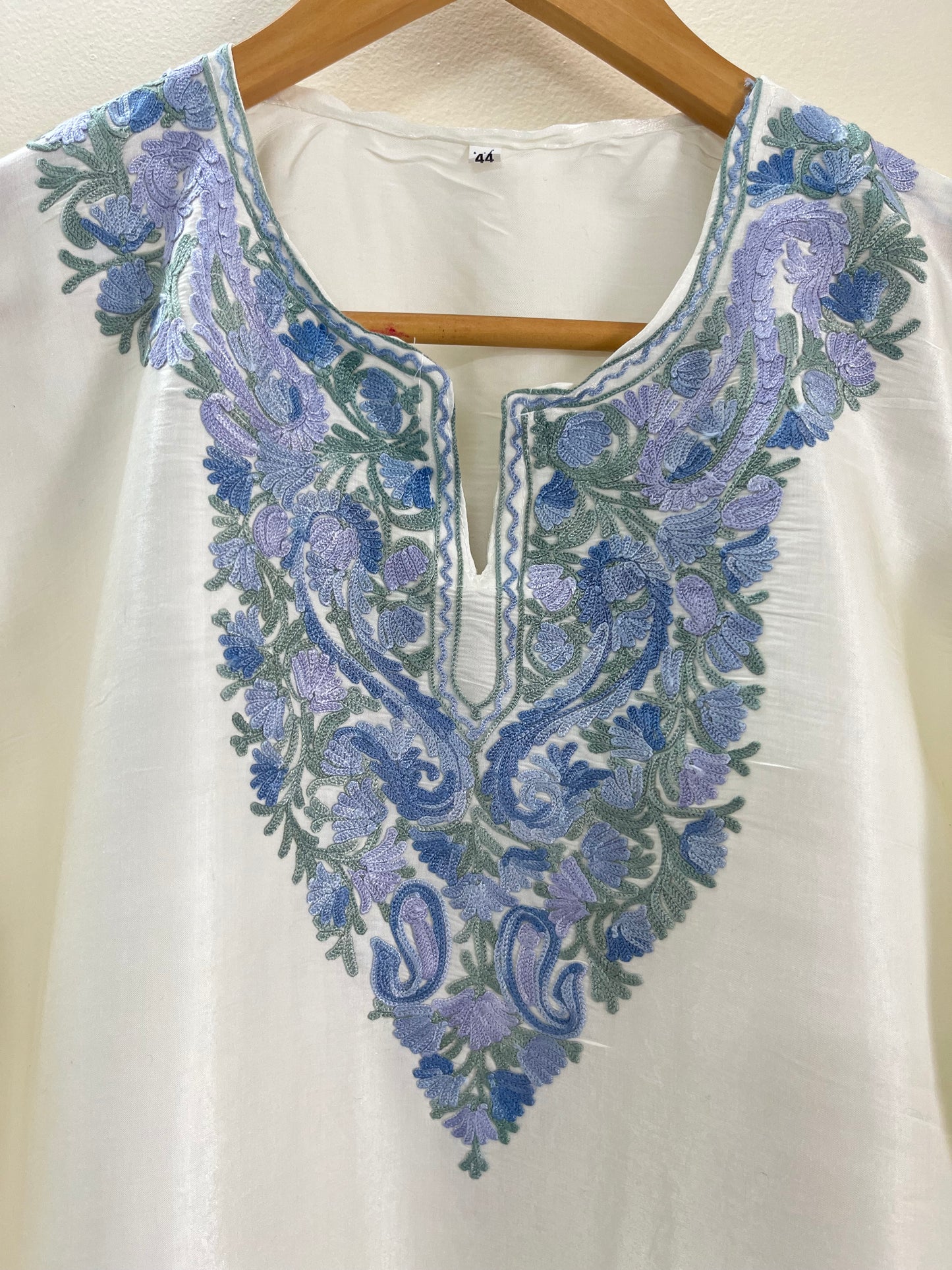 Off White Shimmer Silk Stitched Co-ord Set (Free Size / 45 inches)