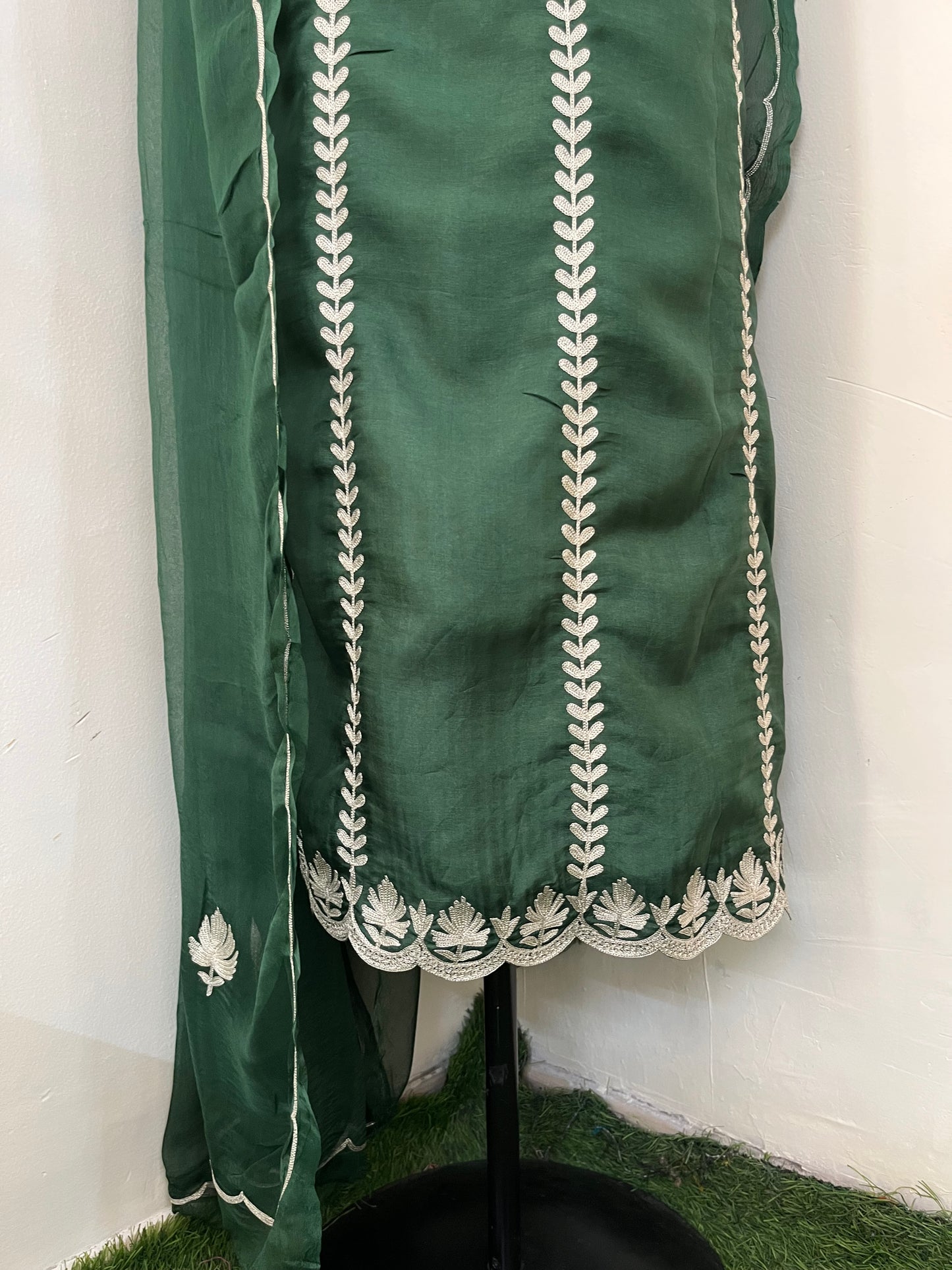 Green Sanam’ Silk Tilla Kashmiri Suit
