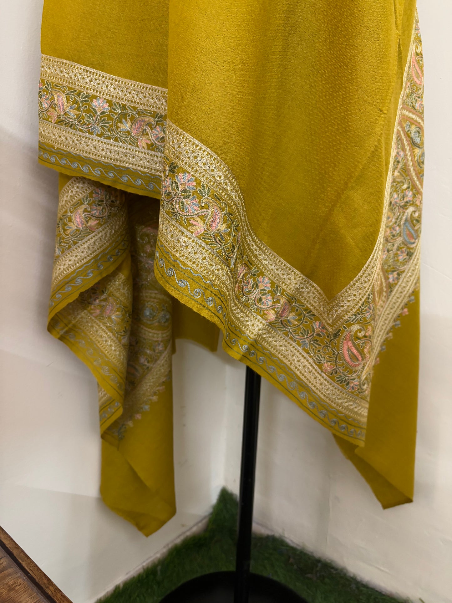 Golden Yellow Ambi Bael Kashmiri Stole