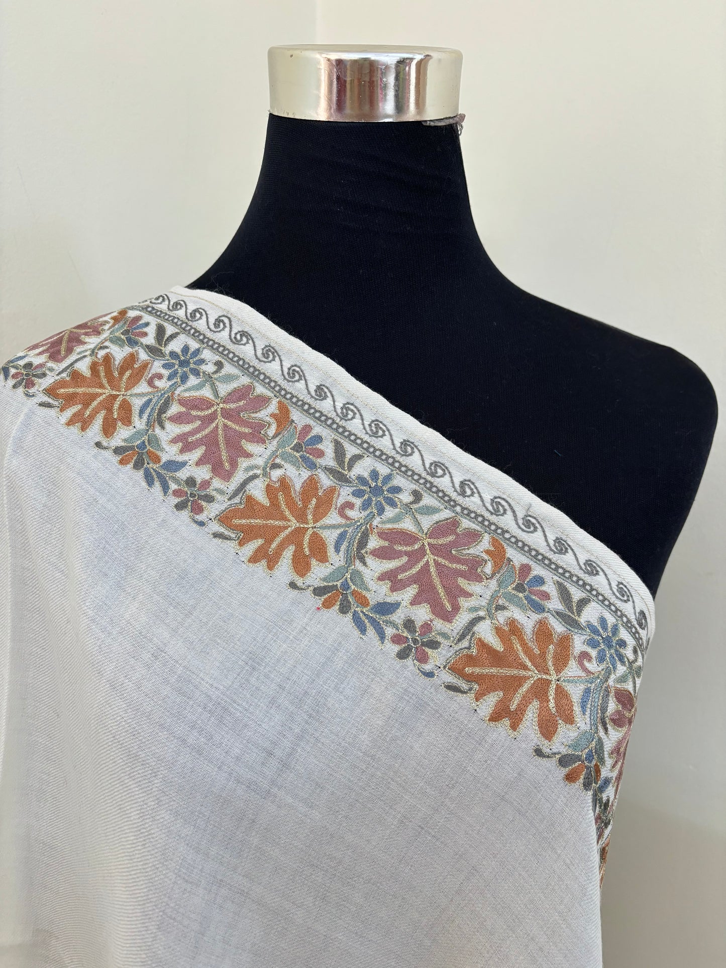 Cream Chinaar Border Kashmiri Stole