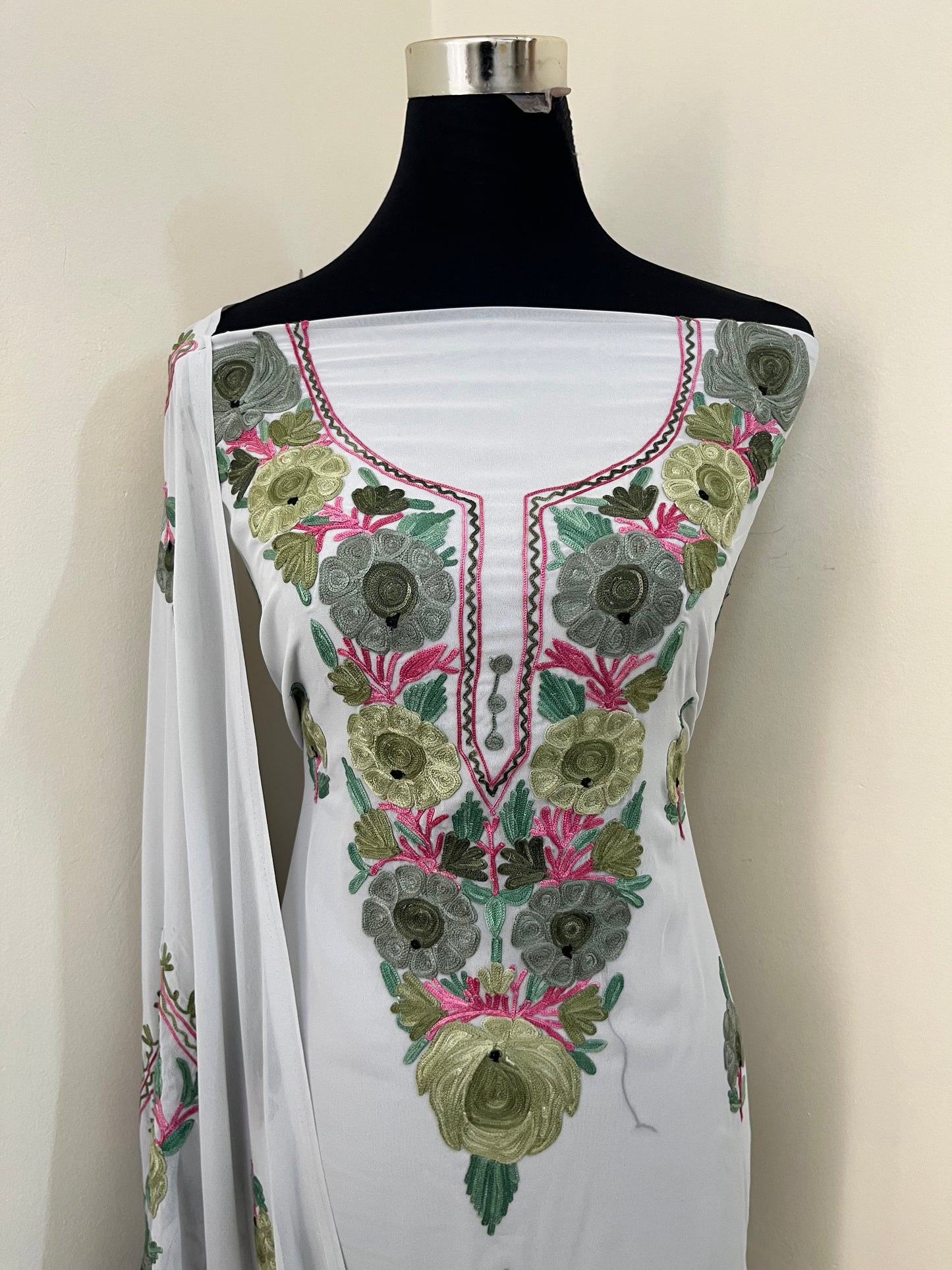 Georgette Off White 3 Pc Aari Embroidered Suit