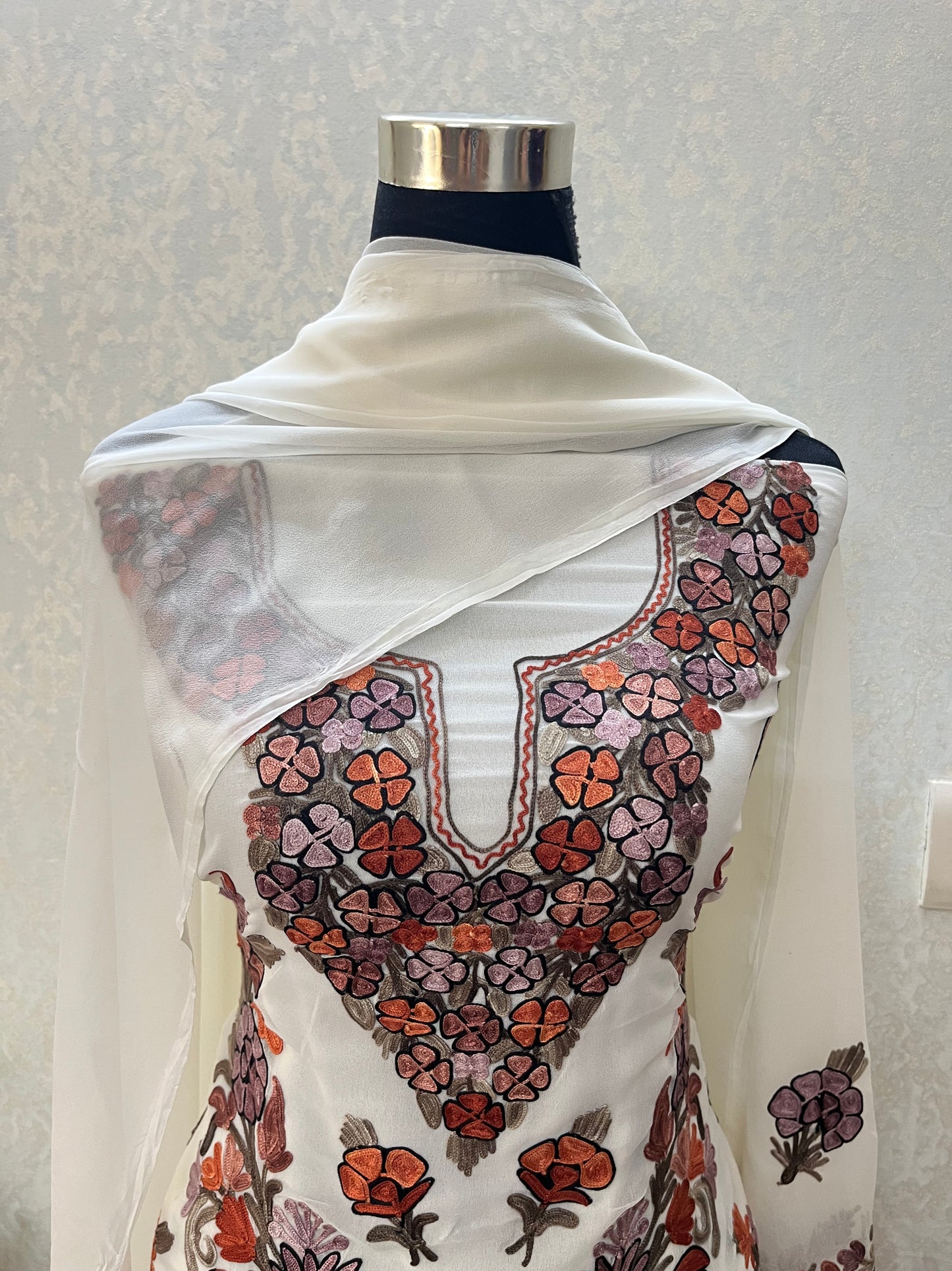 Off White Georgette 3 Pc Kashmiri Suit