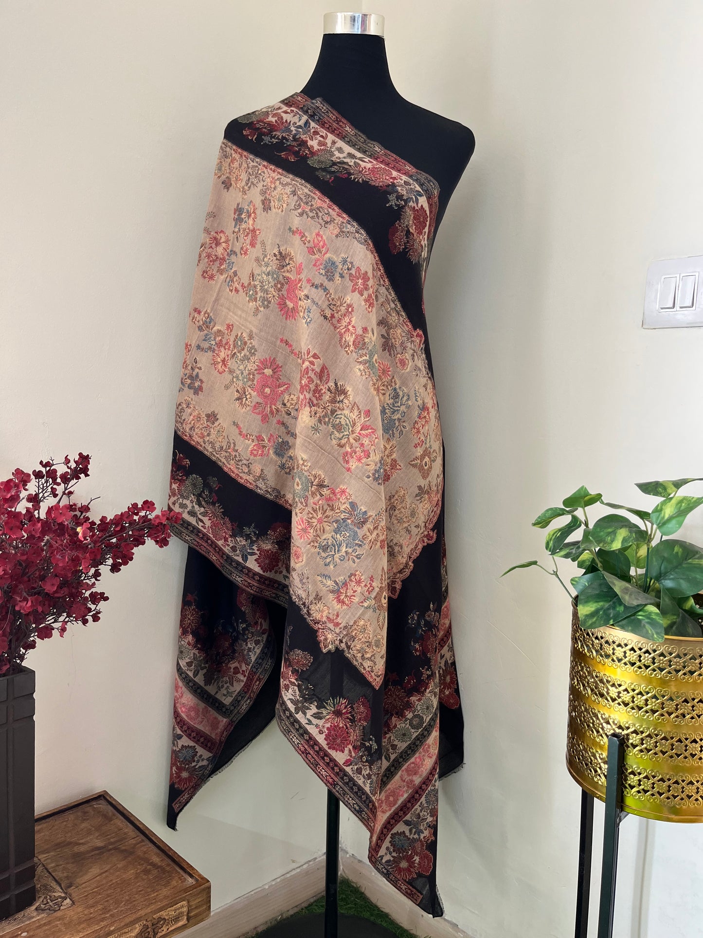 Black & Beige Kani Fine Semi Pashmina stole