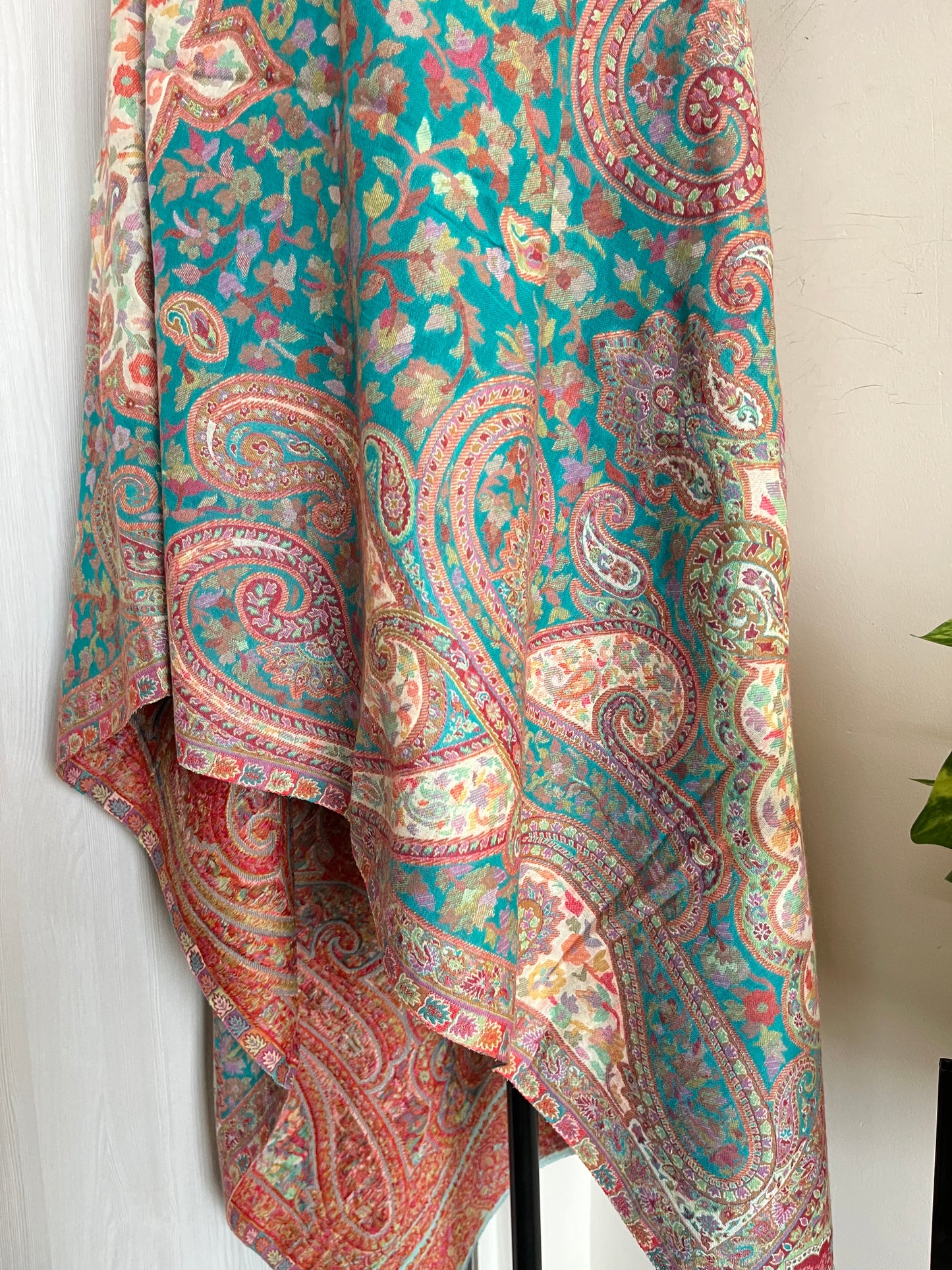 Kani Fine Semi Pashmina stole