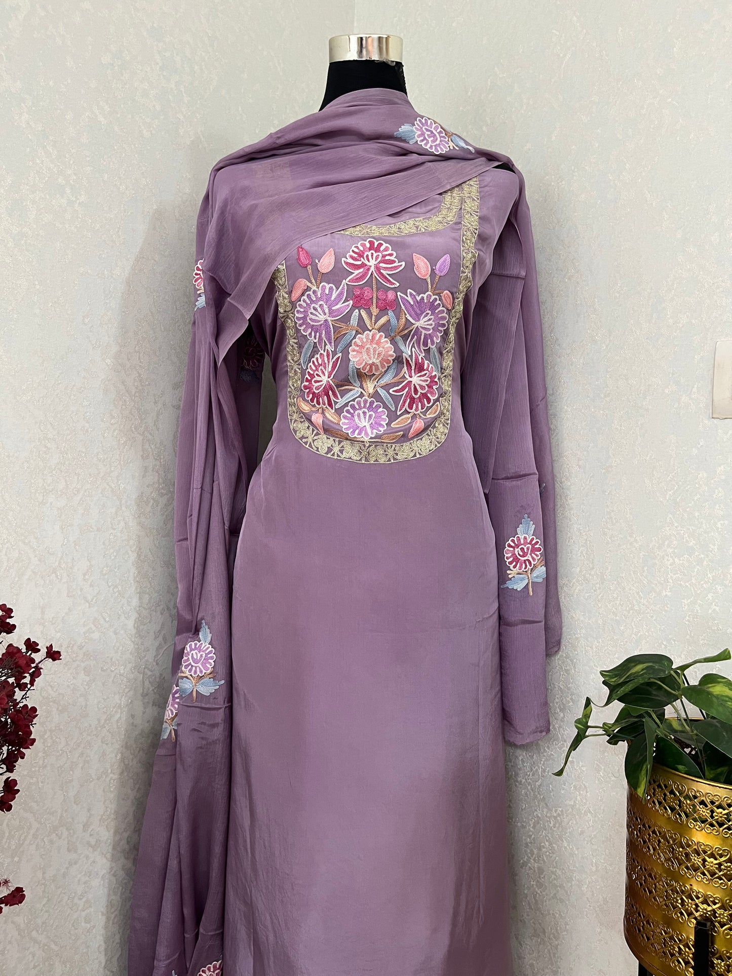 Lilac Kalaa Crape Kashmiri Suit