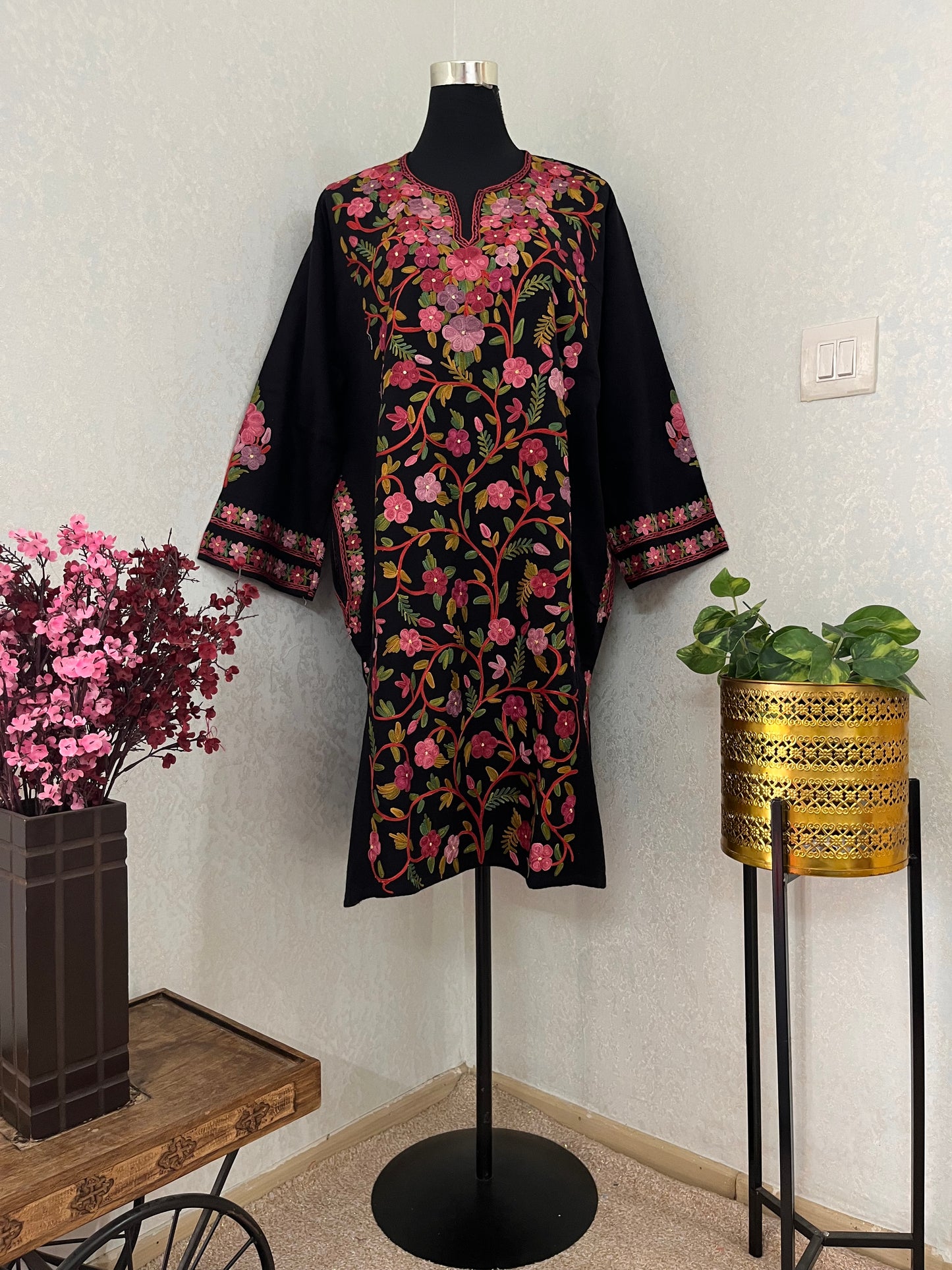 Black Aari Embroidered Wool Pheran