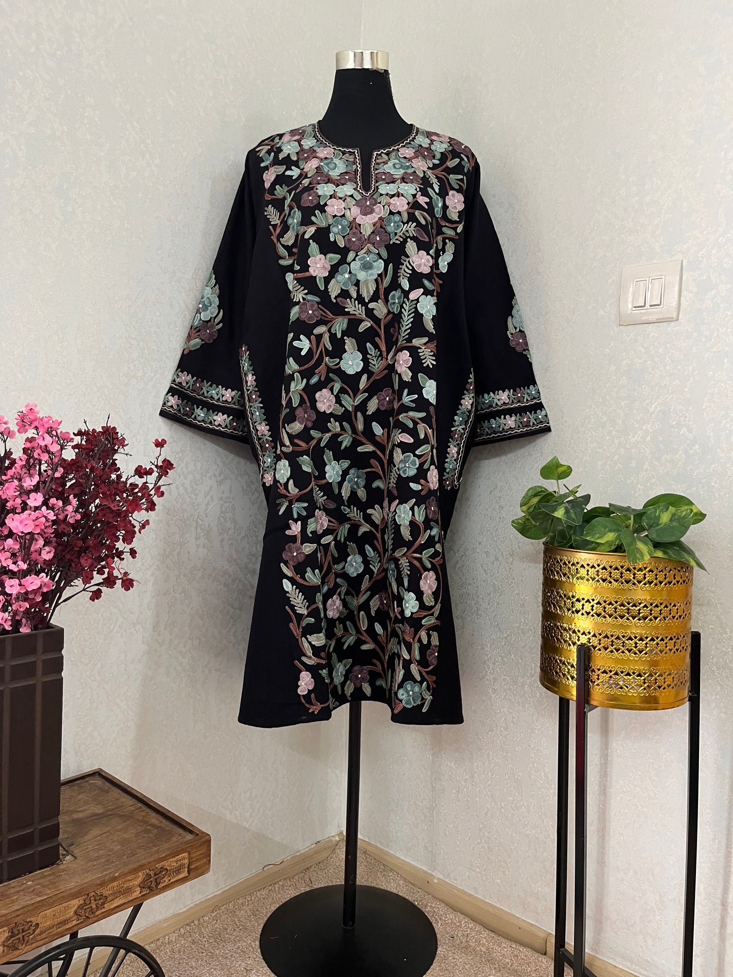 Black Aari Embroidered Wool Pheran