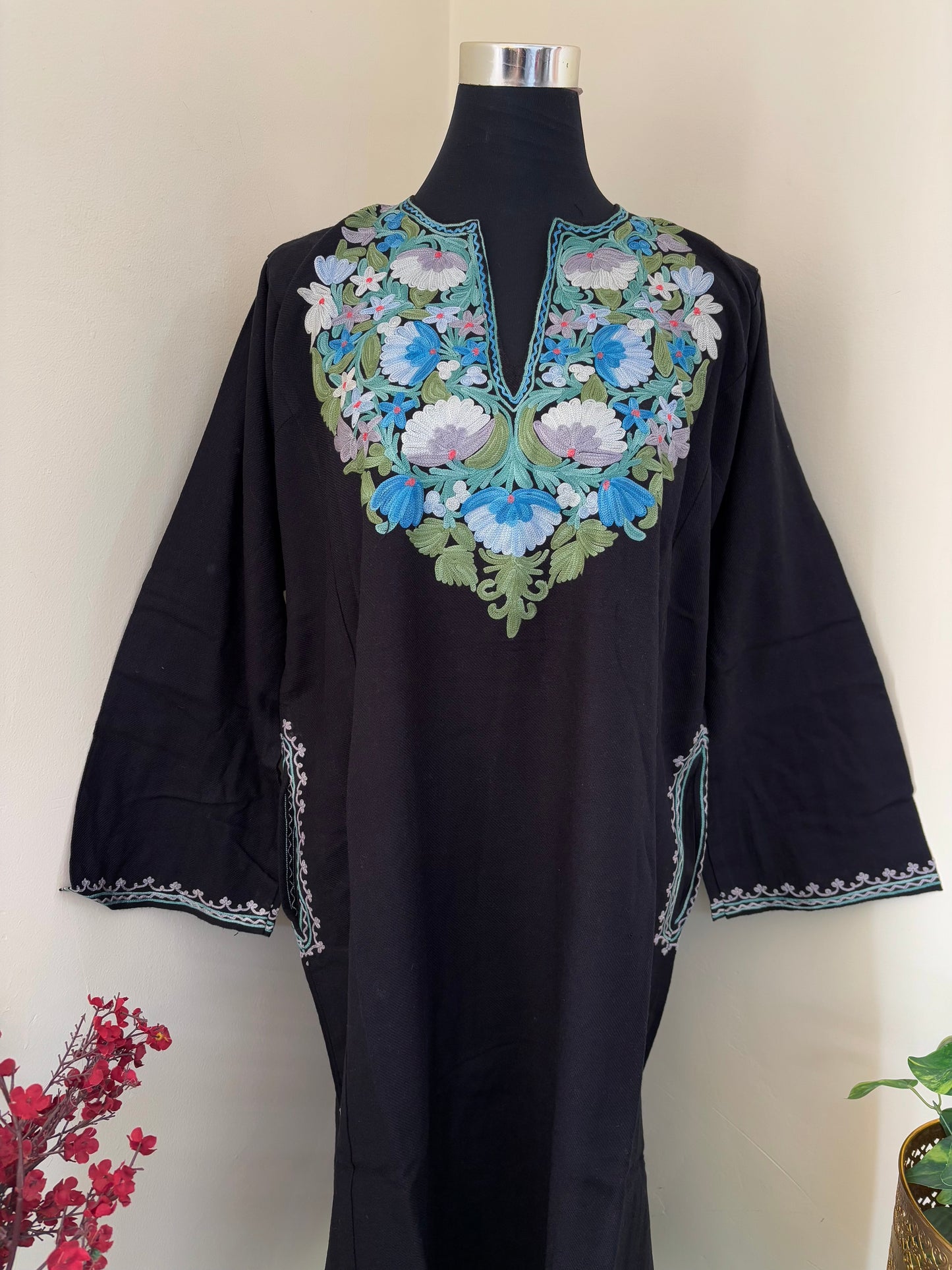 Black Aari Embroidered Wool Pheran