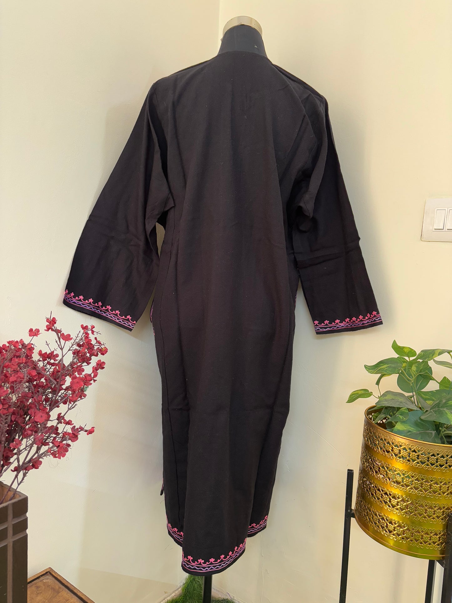 Black Aari Embroidered Wool Pheran