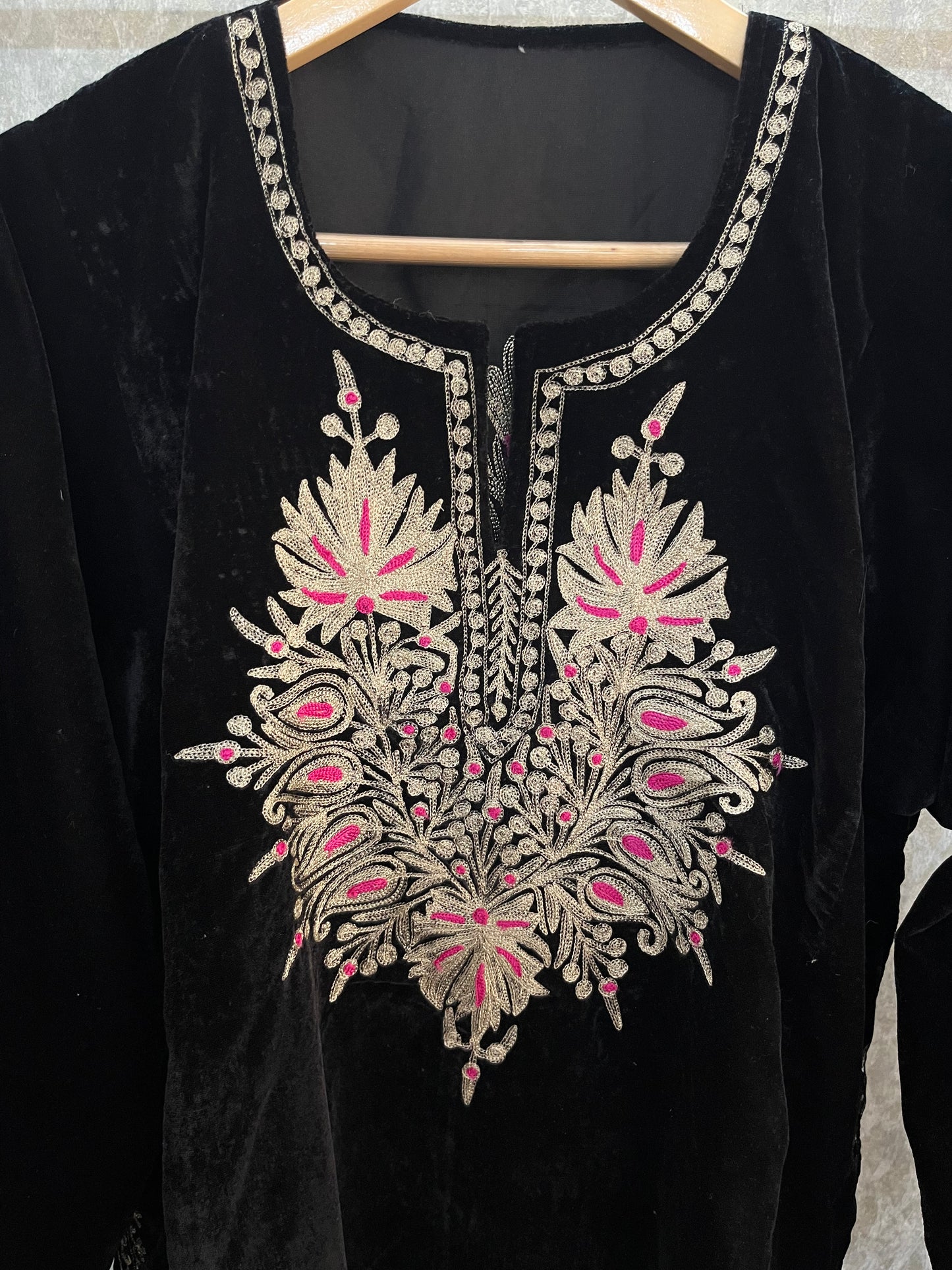 Black Velvet Tilla Pheran (Size 50)