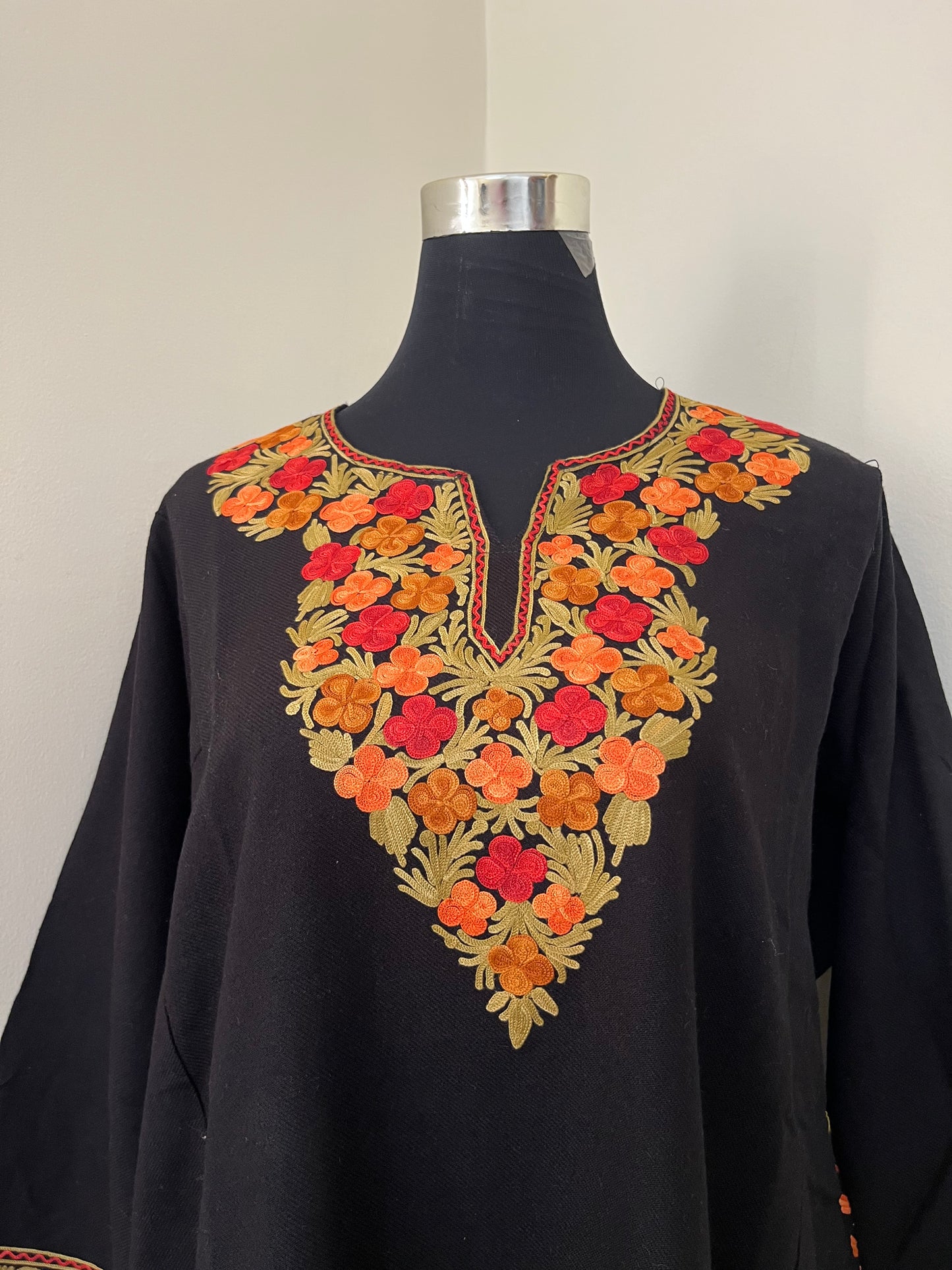 Black Aari Embroidered Wool Pheran