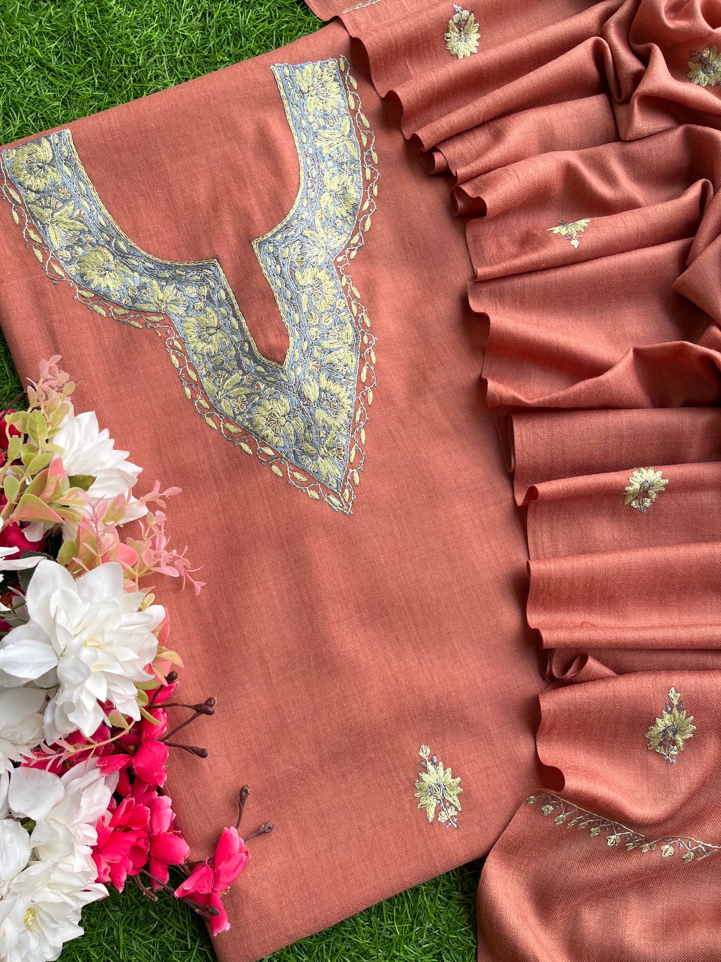 Peach Fine Wool Sozni Embroidered 3pc Suit Stole