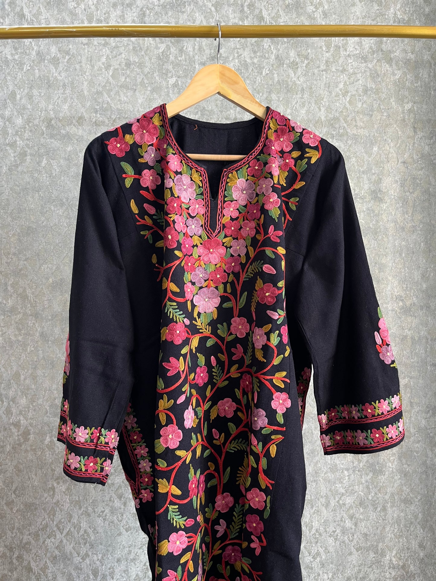Black Aari Embroidered Wool Pheran