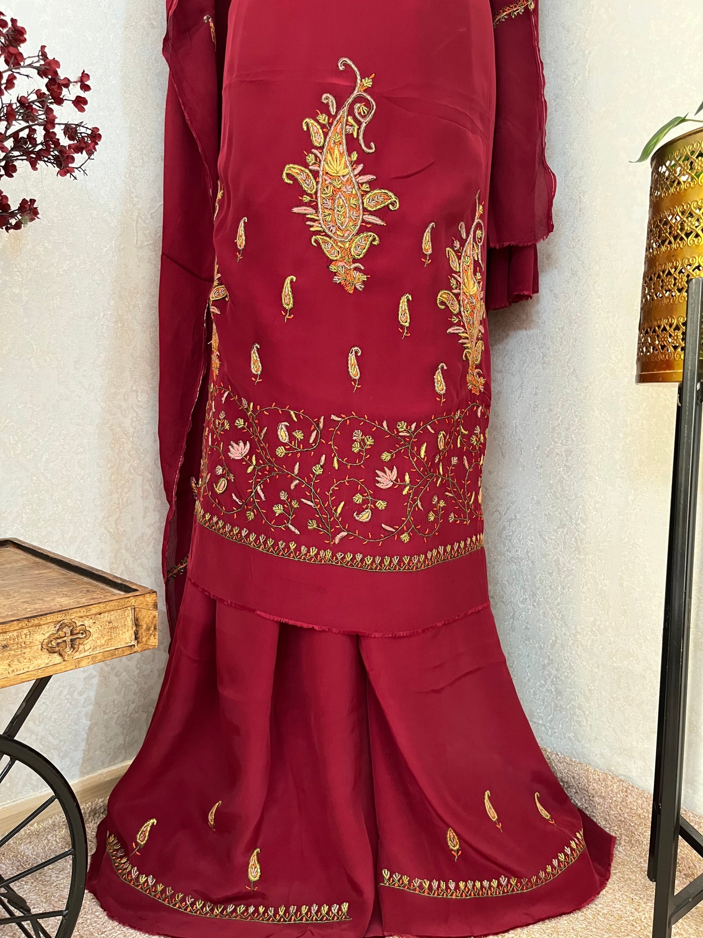 Maroon Kalaa’ Crape Sozni Kashmiri Suit