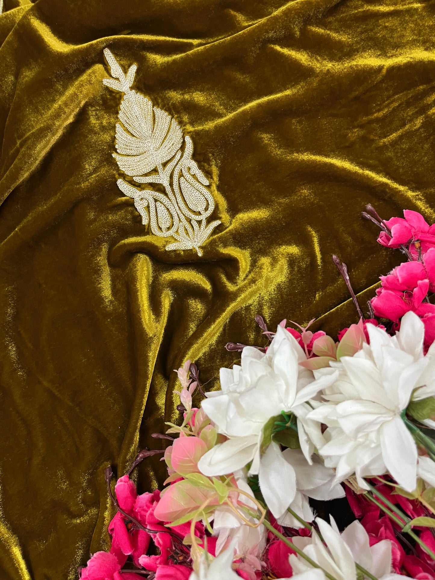 Henna Green Tilla Pure Makhmal Suit