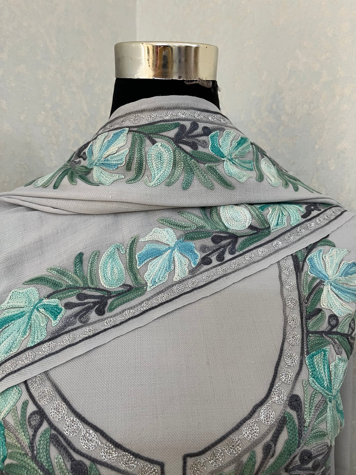 Ice Grey Pure Wool Aari Embroidered 3pc Suit Stole