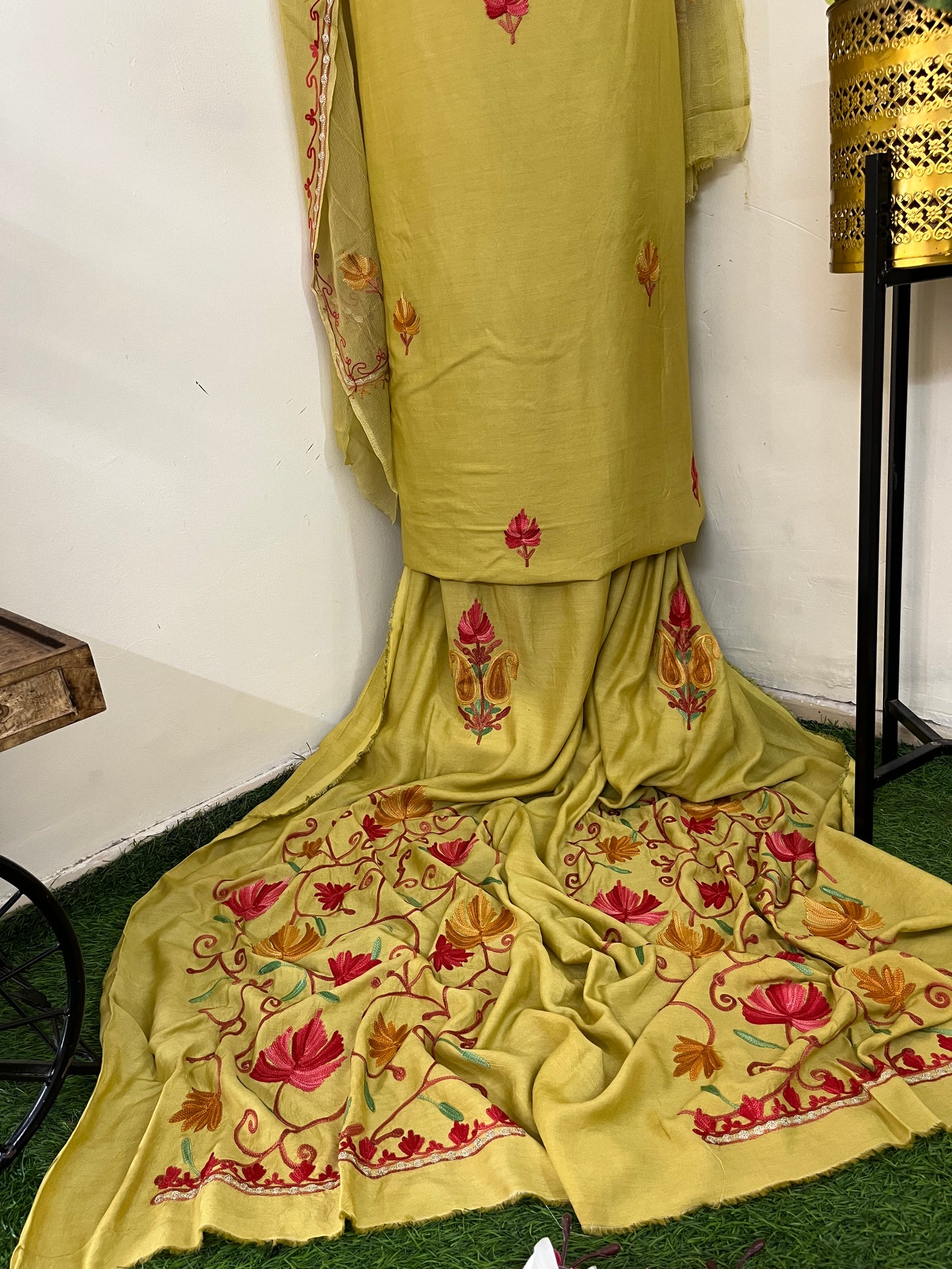 Soft Green Muslin Cotton Jaal Sleeves Kashmiri 3pc Suit