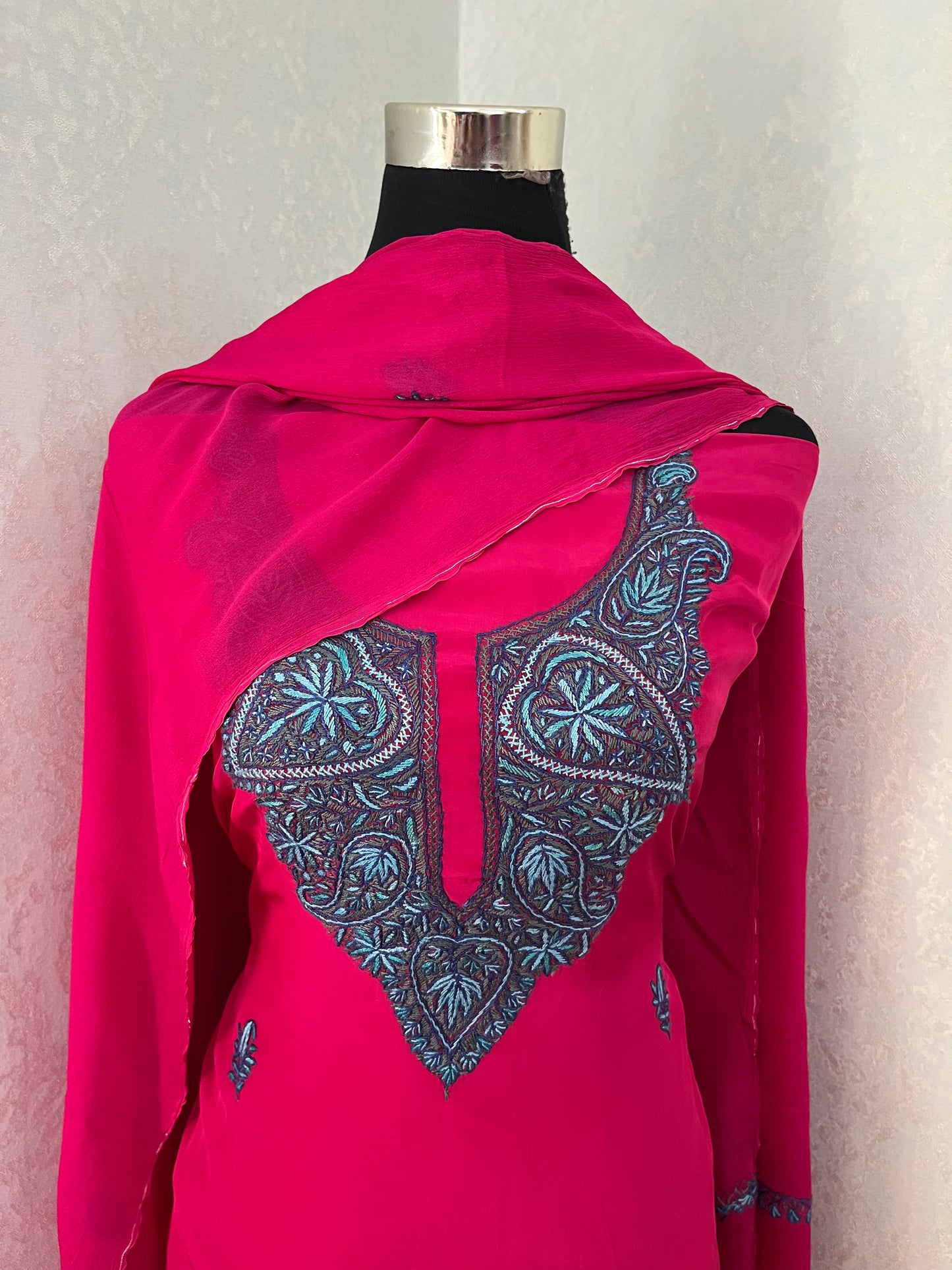 Hot Pink Kalaa’ Crape Sozni Kashmiri Suit