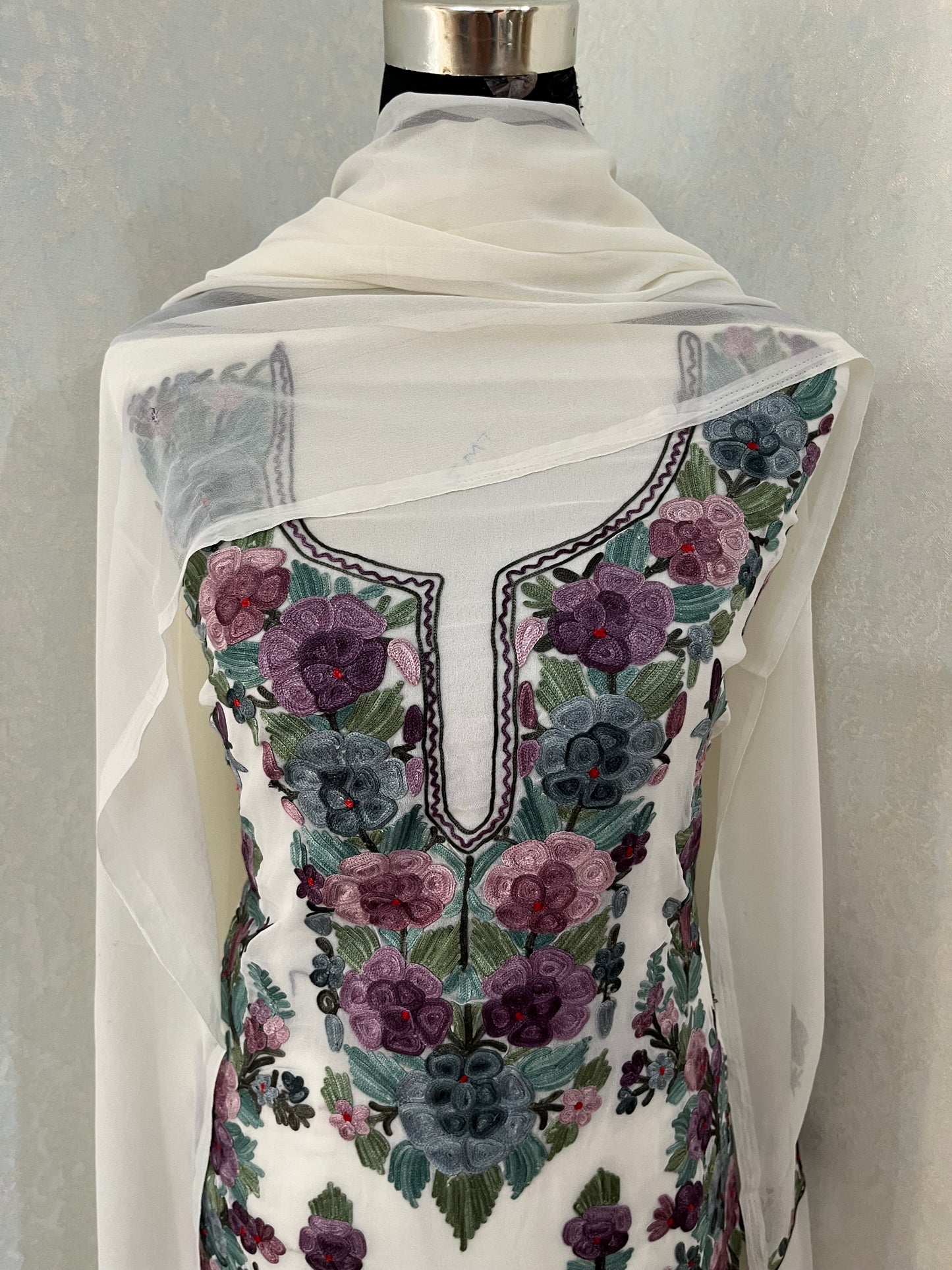 Off White Georgette 3 Pc Kashmiri Suit