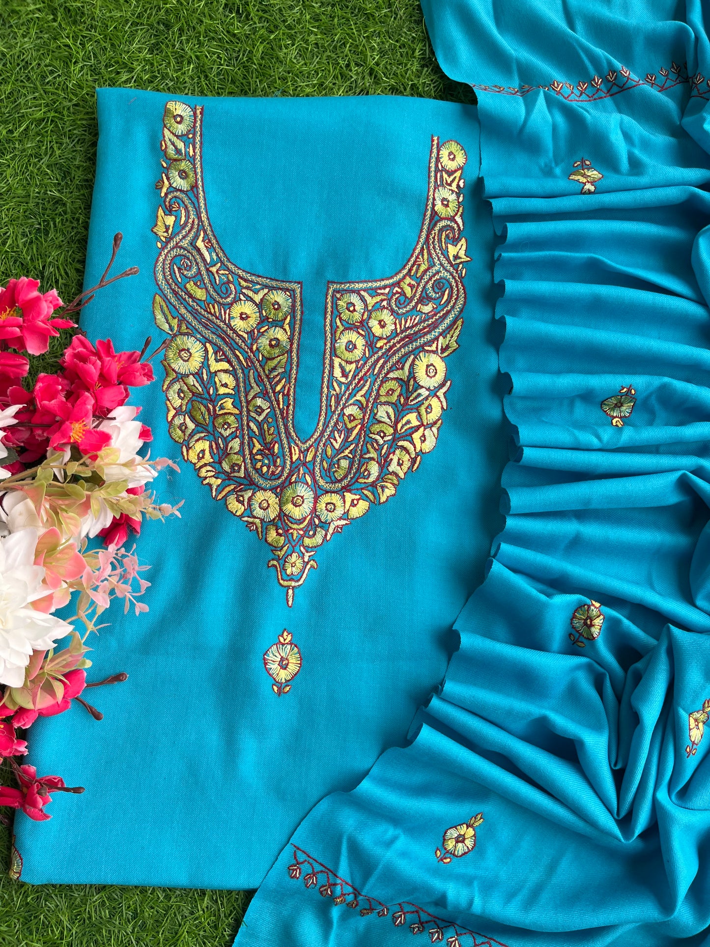 Sky Blue Fine Wool Sozni Embroidered 3pc Suit Stole