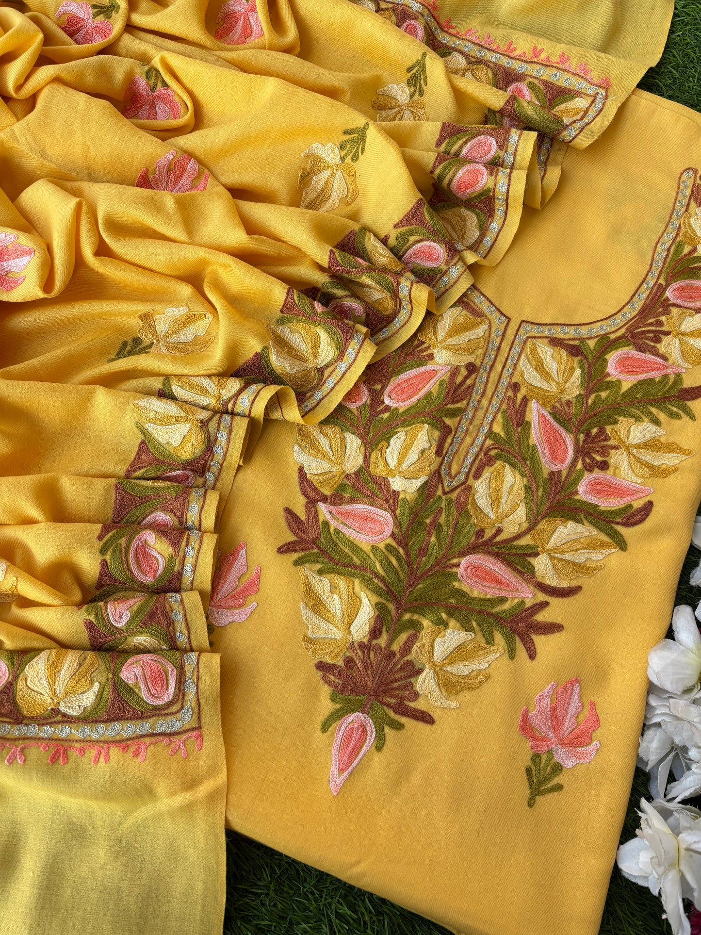 Soft Yellow Pure Wool Aari Embroidered 3pc Suit Stole