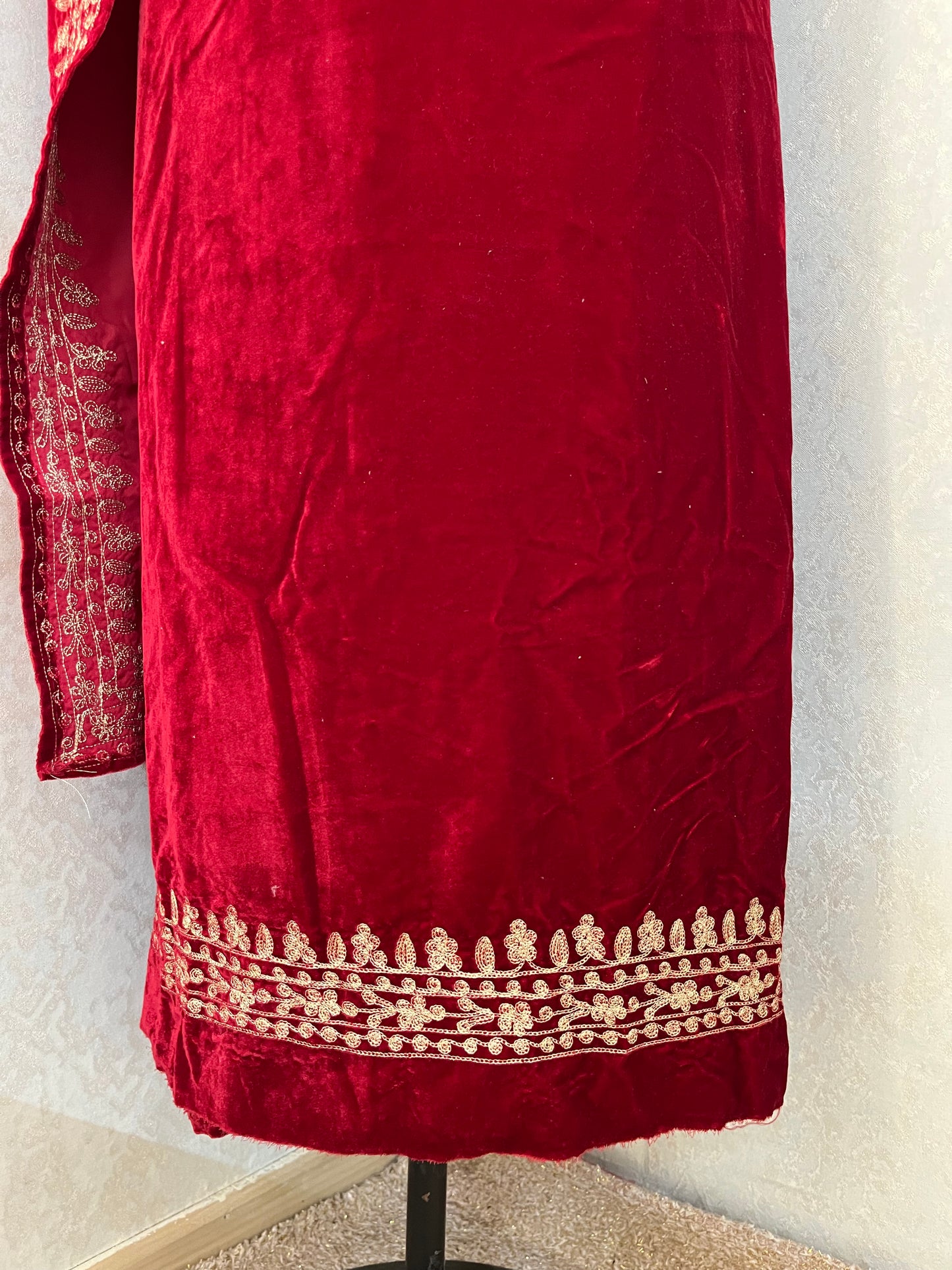 Maroon Tilla Embroidered Velvet 2pc Suit Material