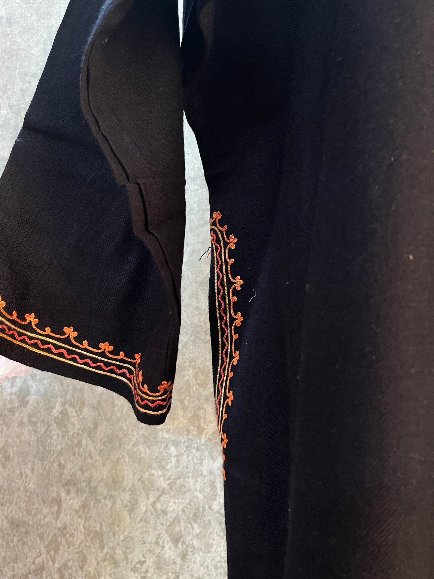 Black Aari Embroidered Wool Pheran