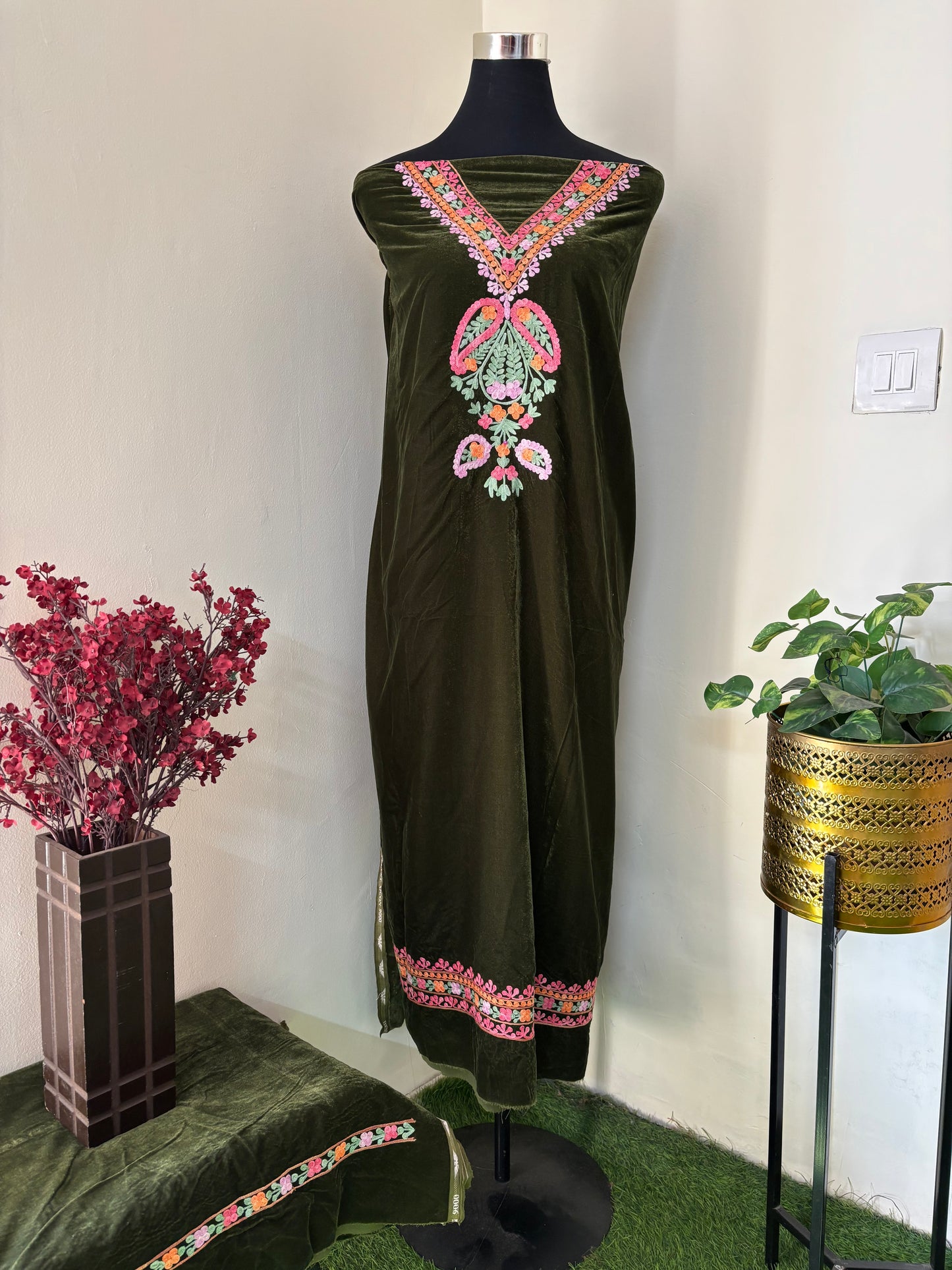 Henna Green Aari Embroidered Velvet 2pc Coord Set