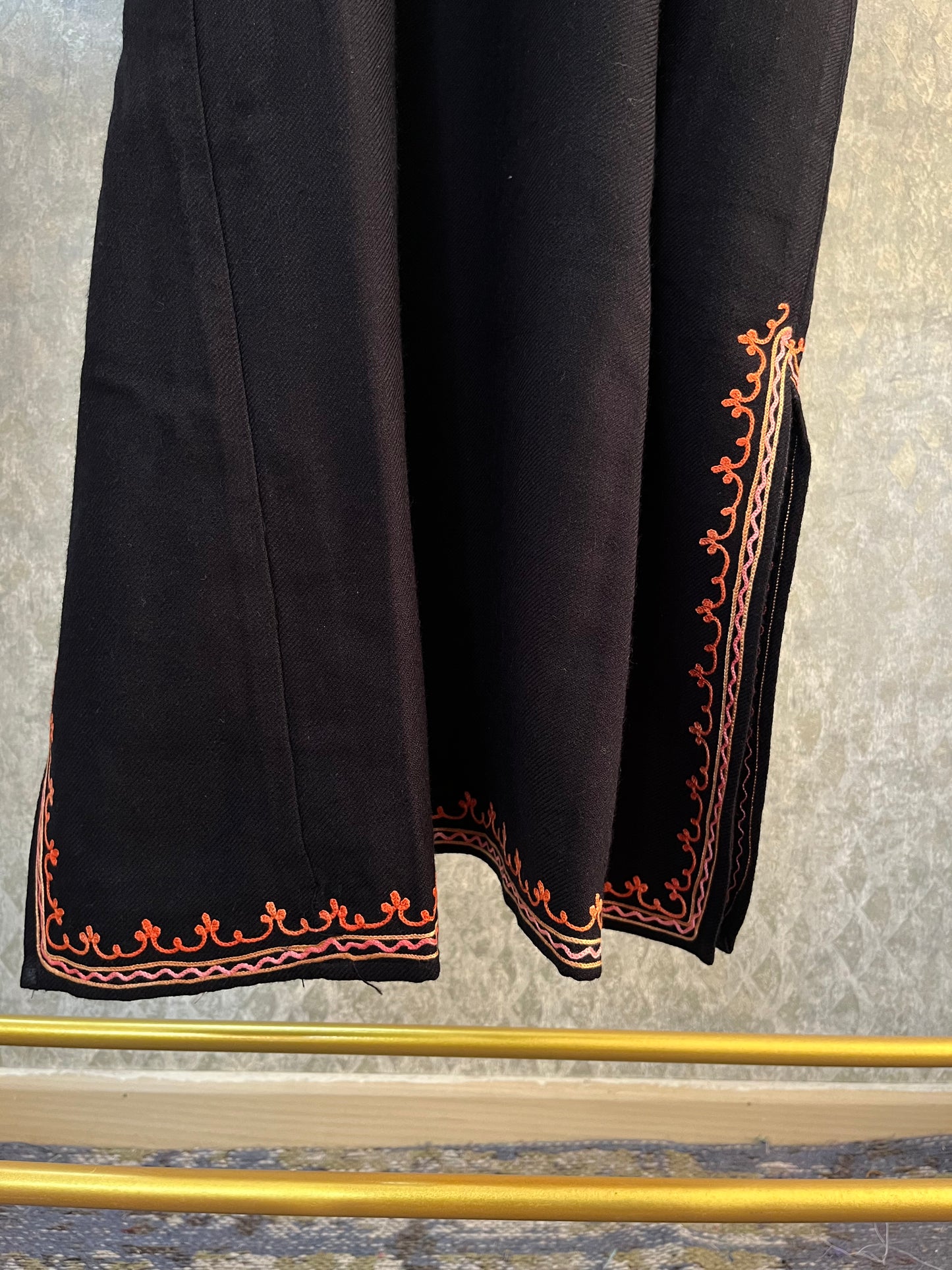 Black Aari Embroidered Wool Pheran