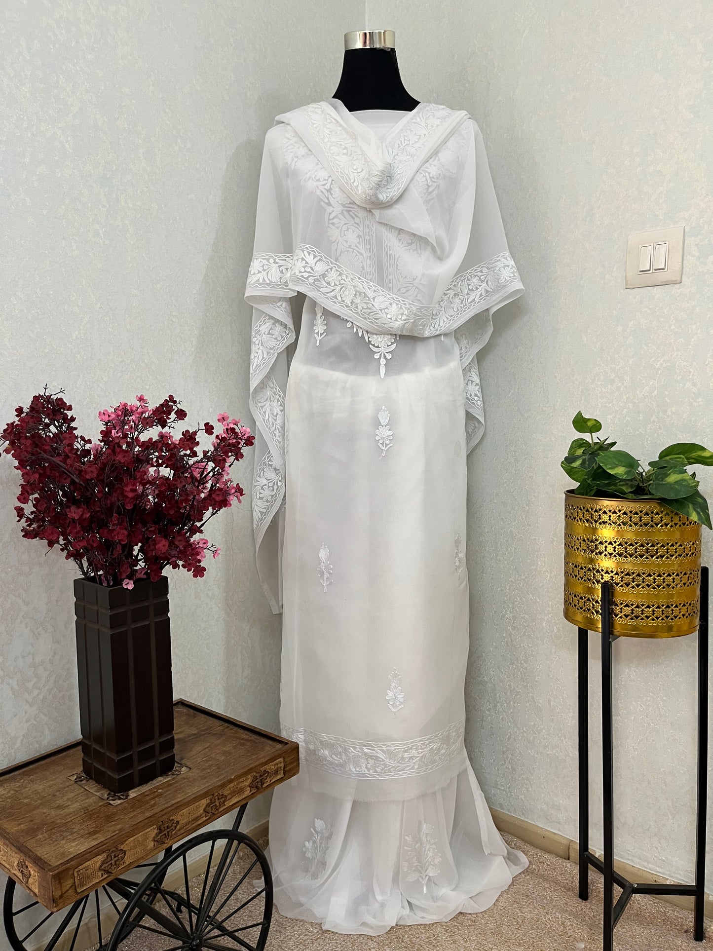 Off white  Georgette 3pc Kashmiri Suit