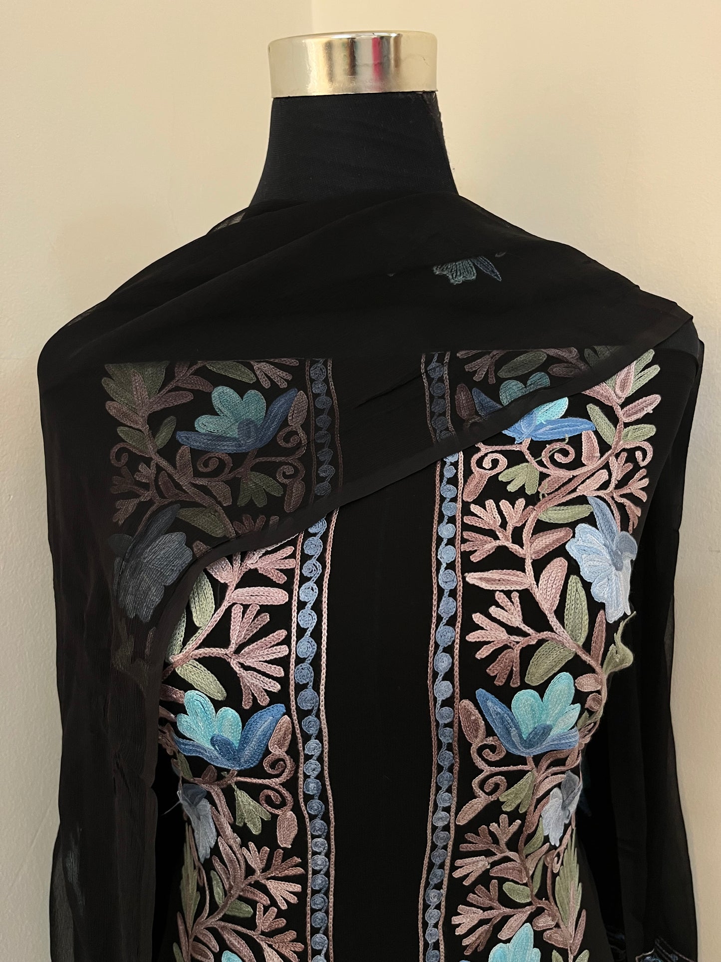Kalaa’ Black Achkan Kashmiri Suit