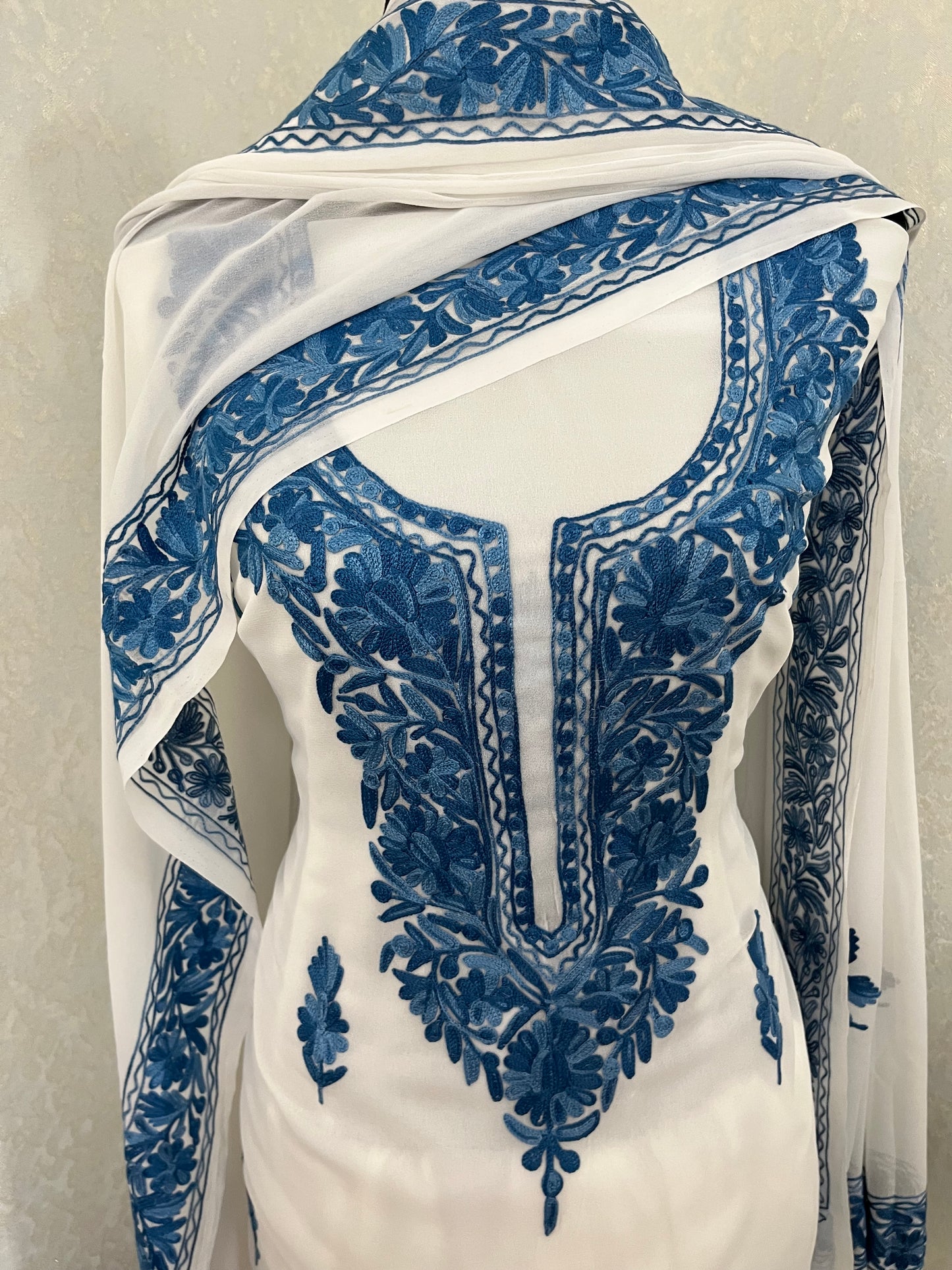 Off white  Georgette 3pc Kashmiri Suit