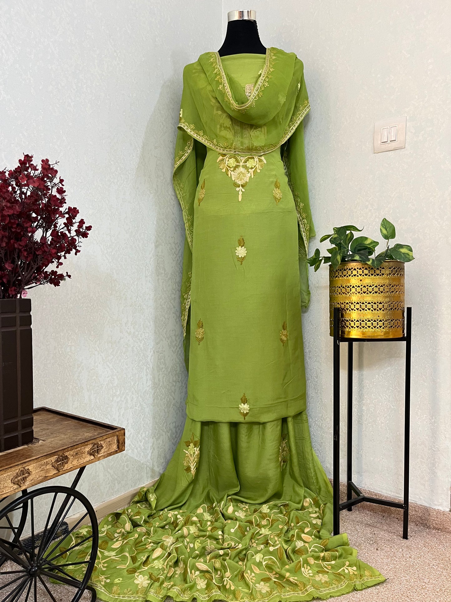 Pastel Green Muslin Cotton Jaal Sleeves Kashmiri 3pc Suit