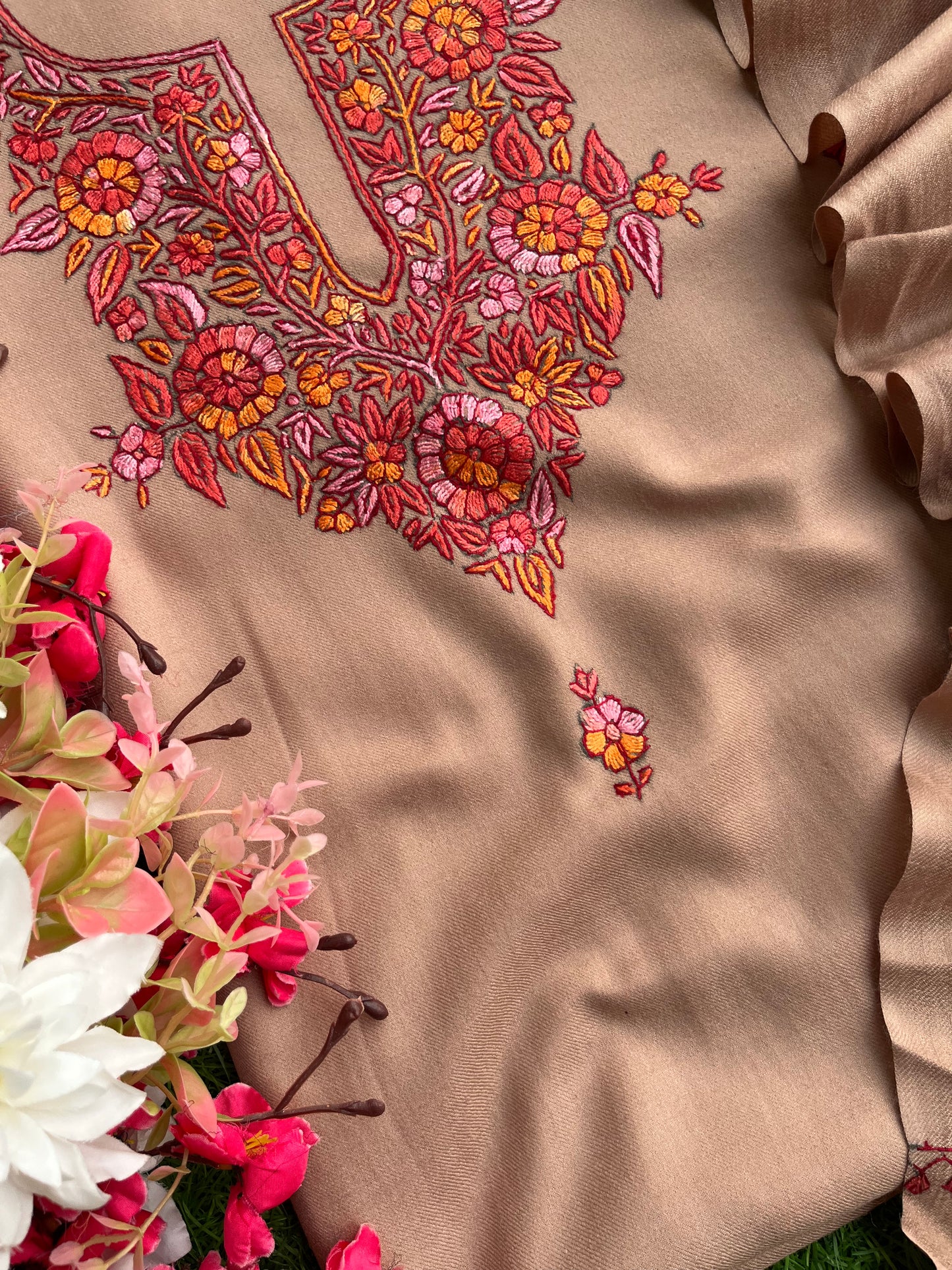 Beige Fine Wool Sozni Embroidered 3pc Suit Stole